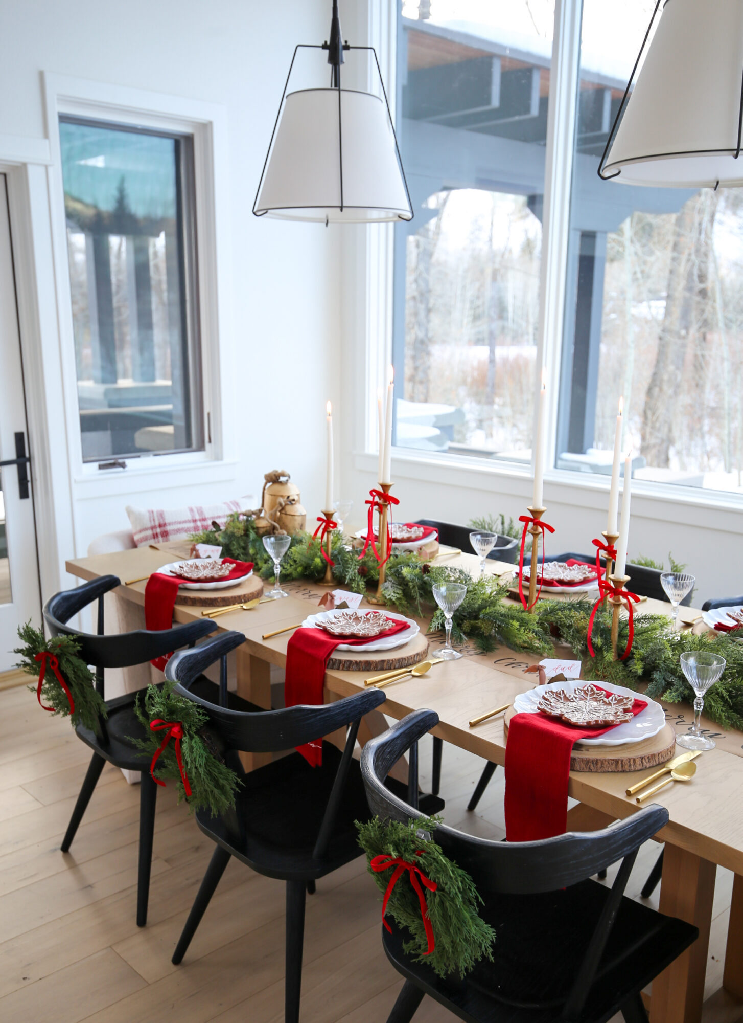 classic christmas tablescape