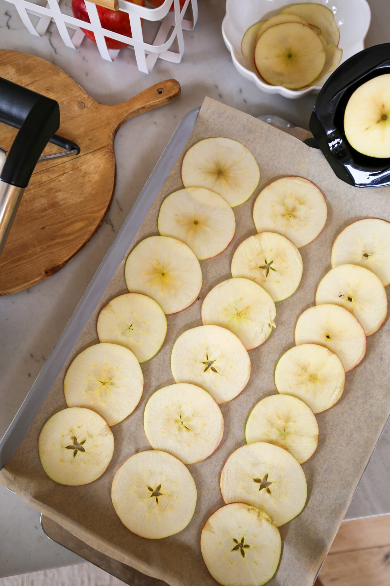 baked apple chips