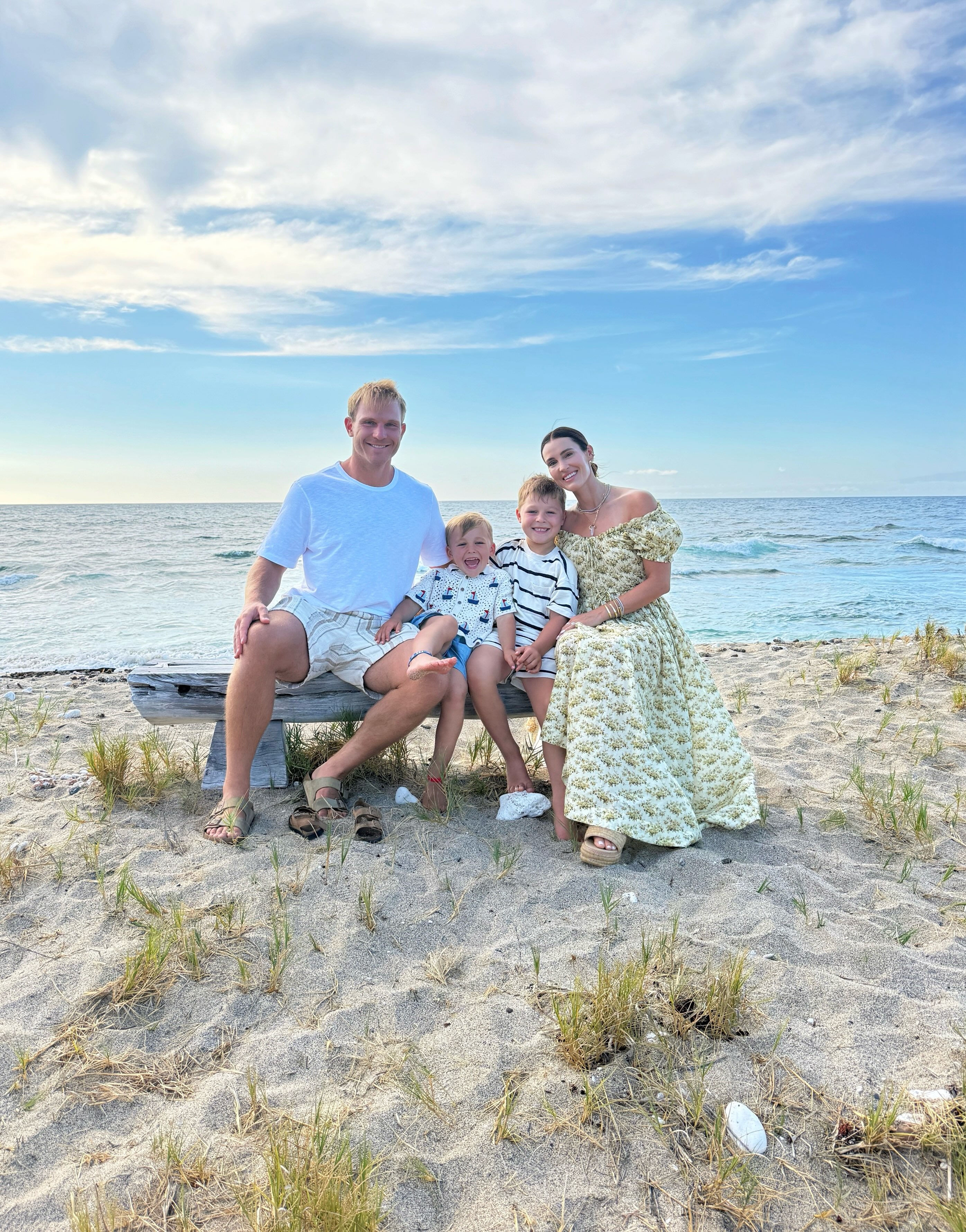 Hawaii you sure are a dream☀️🌴🌊🦭🍍🐠🐬 Vacation photo dump📸 The best family trip soaking in the last moments of summer! It was the boys first time and between the snorkeling 24/7, endless pineapple and golf carts rides, they want to move there now!😝 Back to reality we go…

#konahawaii
