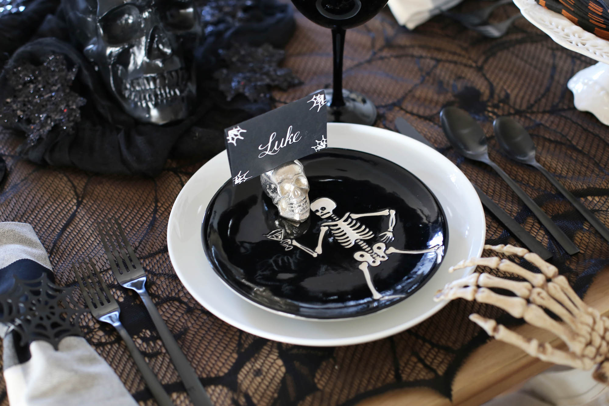 halloween tablescape 