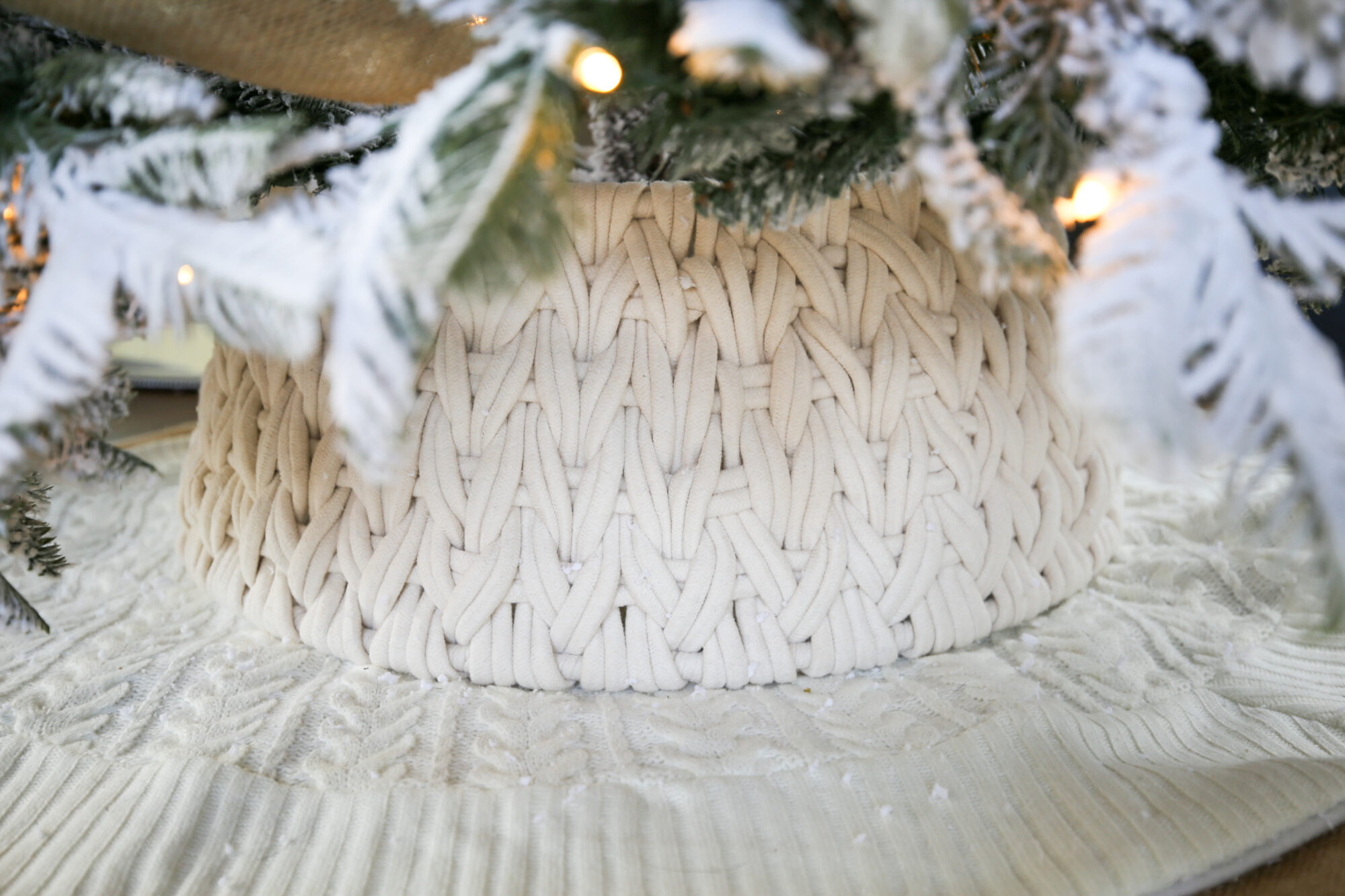 how to style a flocked christmas tree
