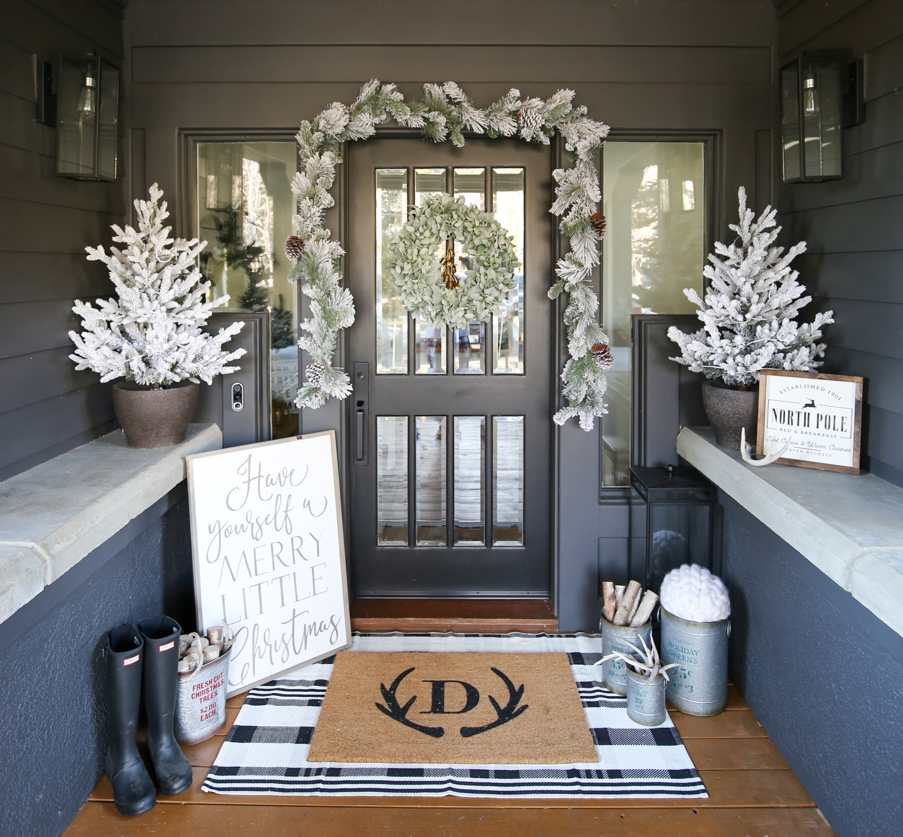 5 Items You Need to Decorate A Holiday Front Door