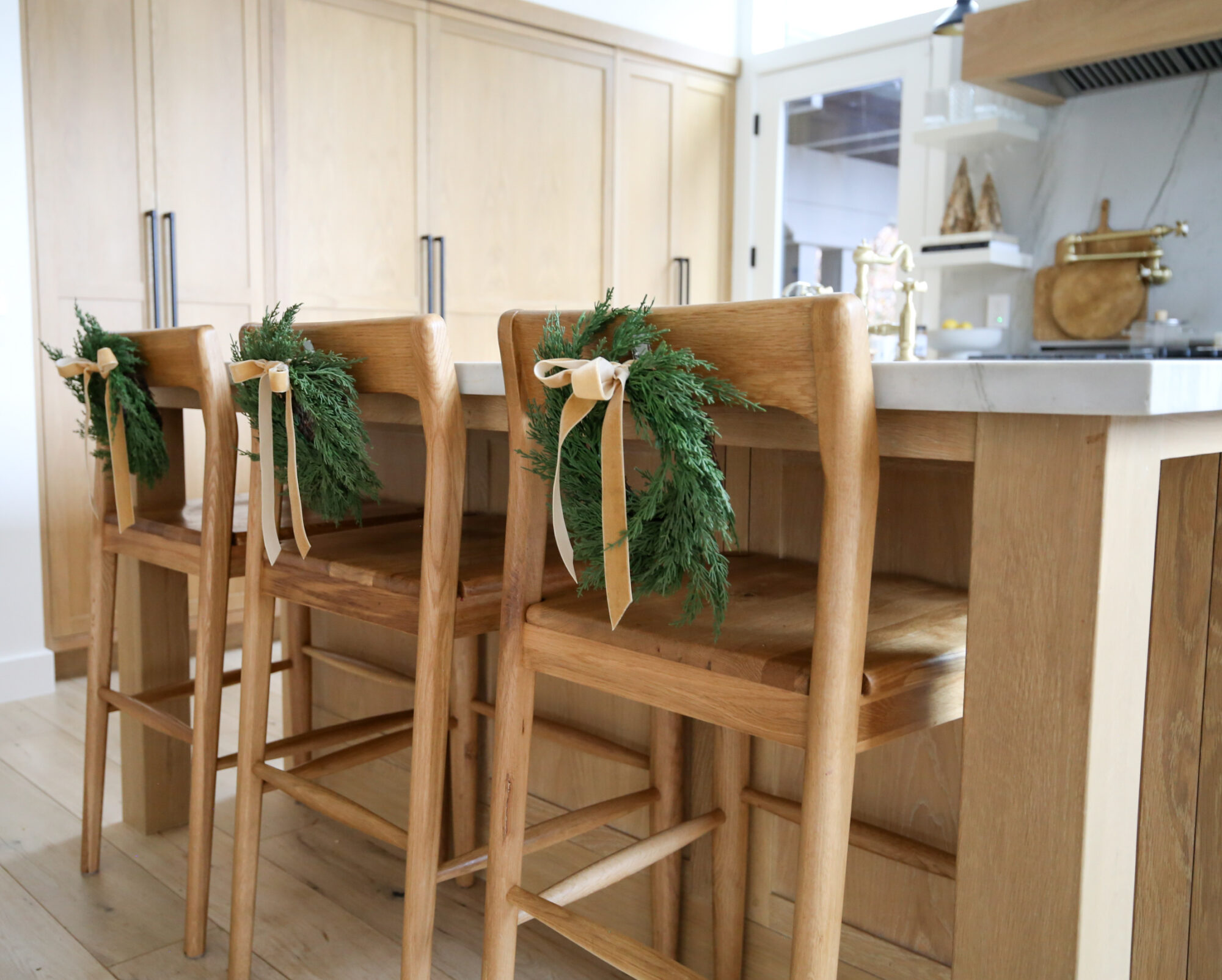 modern country christmas kitchen decor 