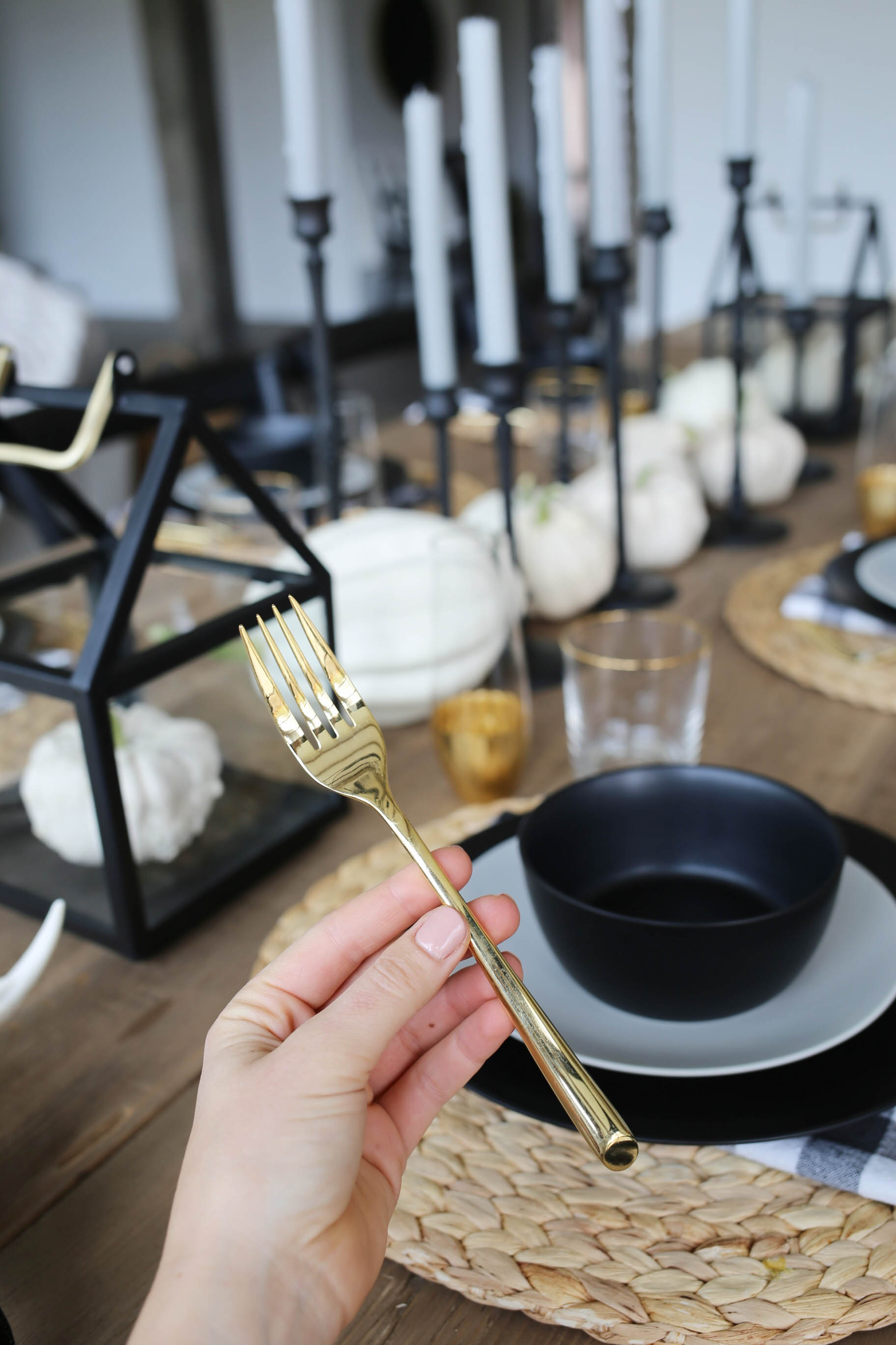 modern farmhouse tablescape