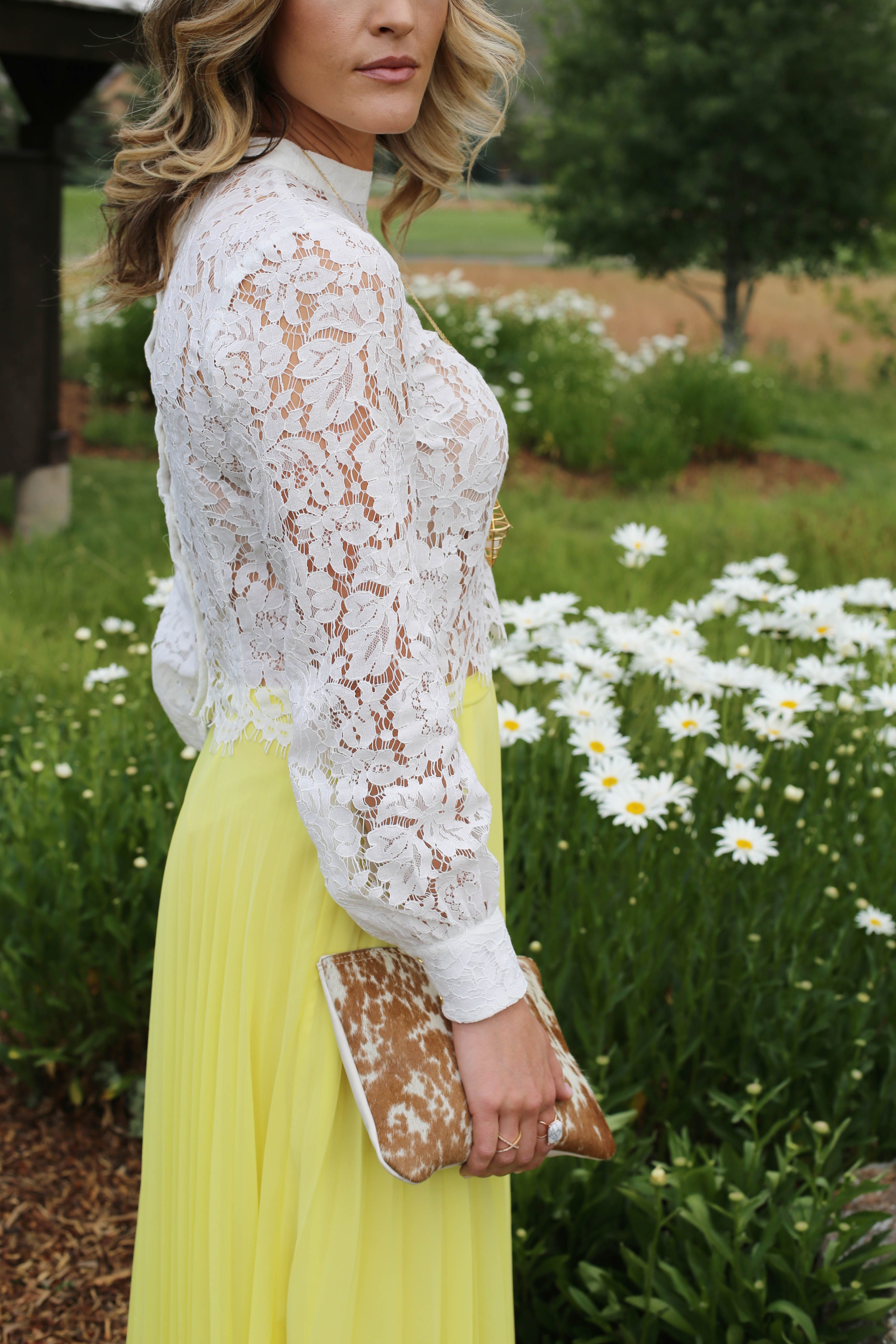 sv_daisies_yellow and lace styled by kasey