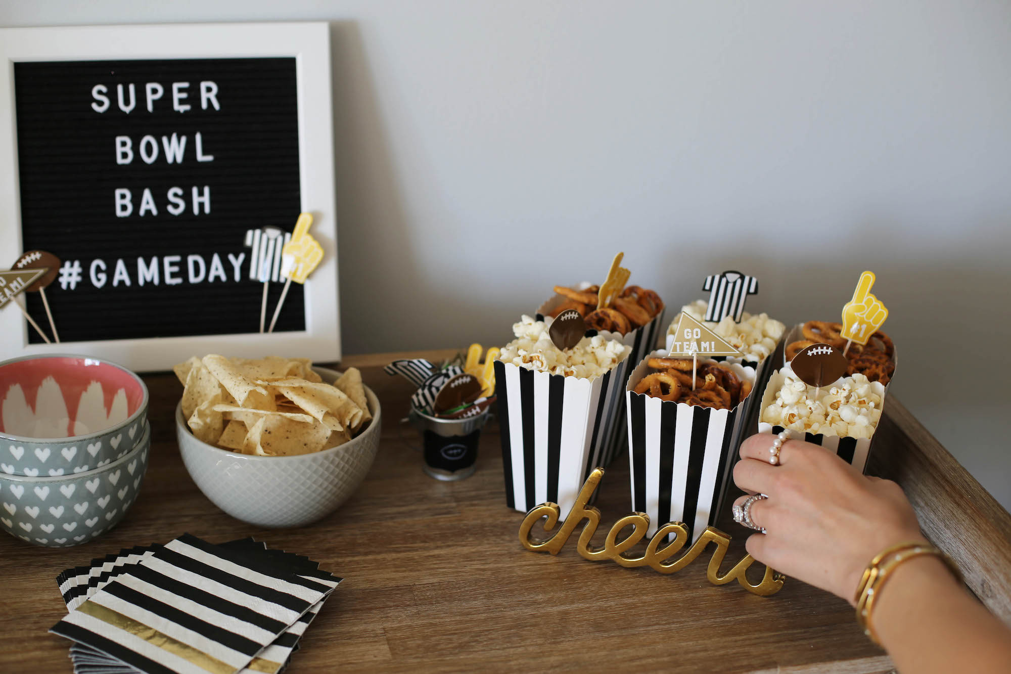super bowl party 