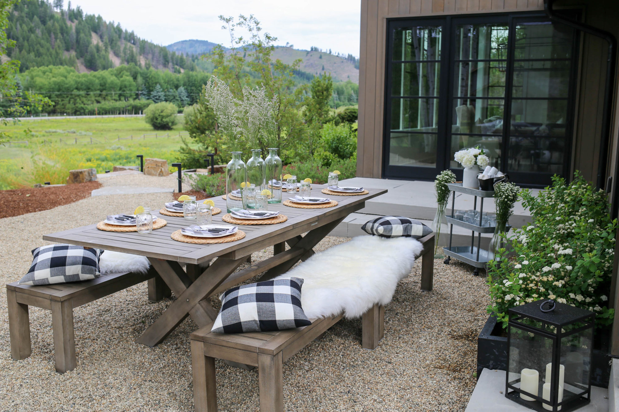 outdoor entertaining 