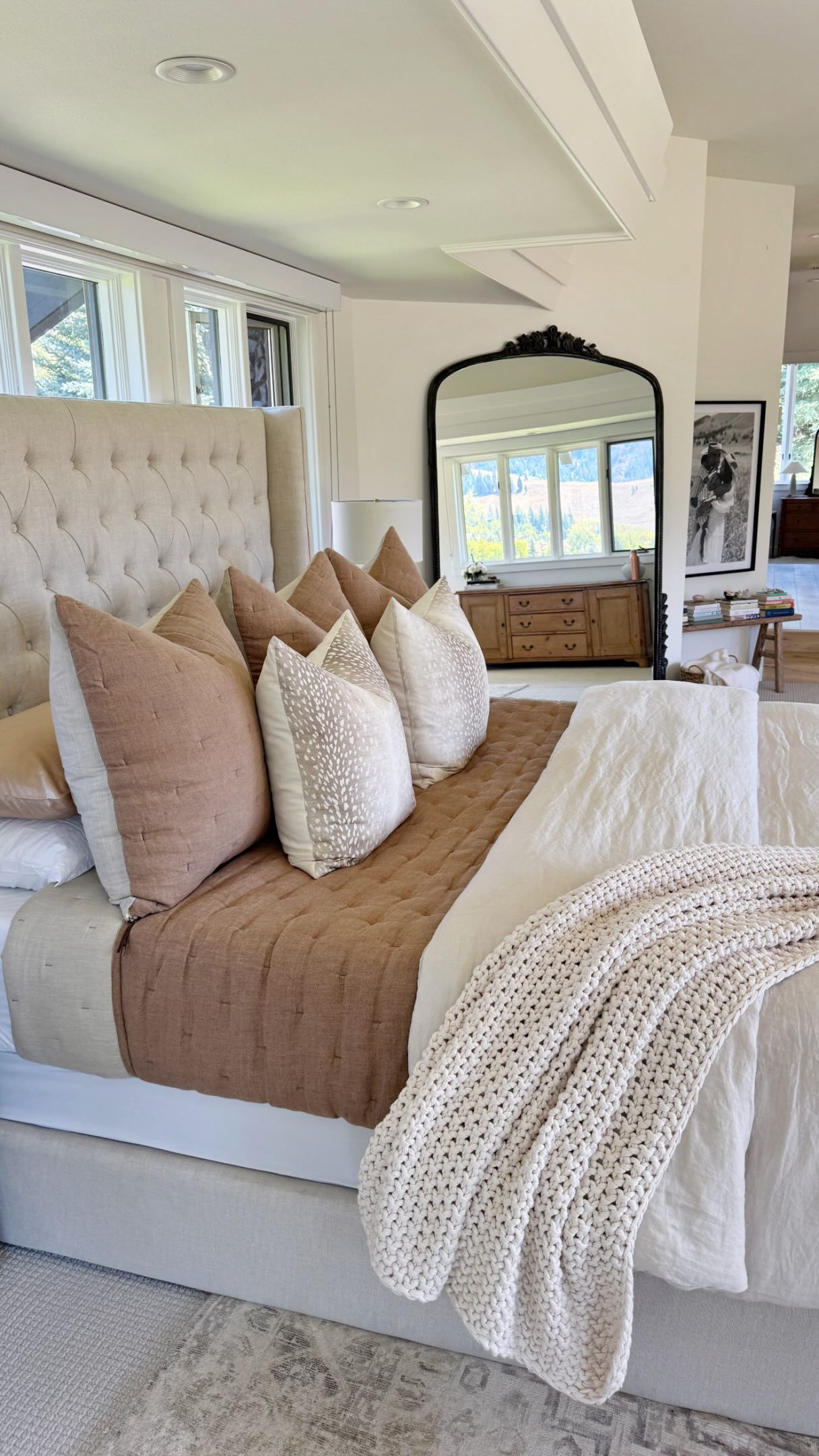 Cozy fall bedding, but make it low-tox🤎 Time to ditch the plastic and layer your beds with organic cotton, linen, silk and wool!🛏️ The air felt crisp yesterday, so of course, it was time to swap out the bedding for the season! 

Comment “BED” and I’ll send you my bedroom details✨ Happy styling!🤎🤎

#lowtoxliving #fallhomedecor #bedroomdecor #fallvibes #lowtox