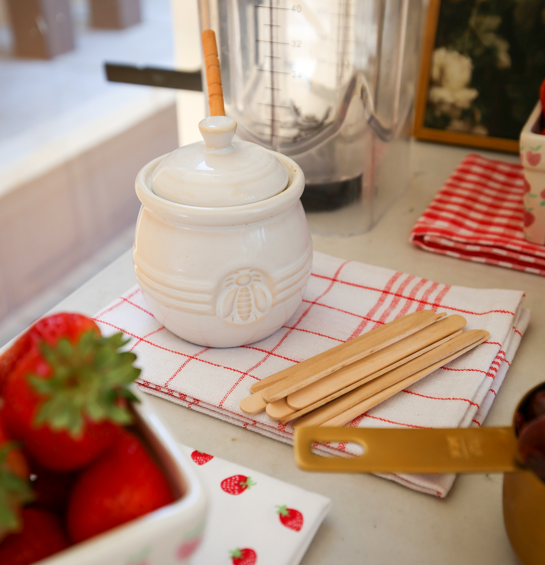 healthy strawberry popsicles