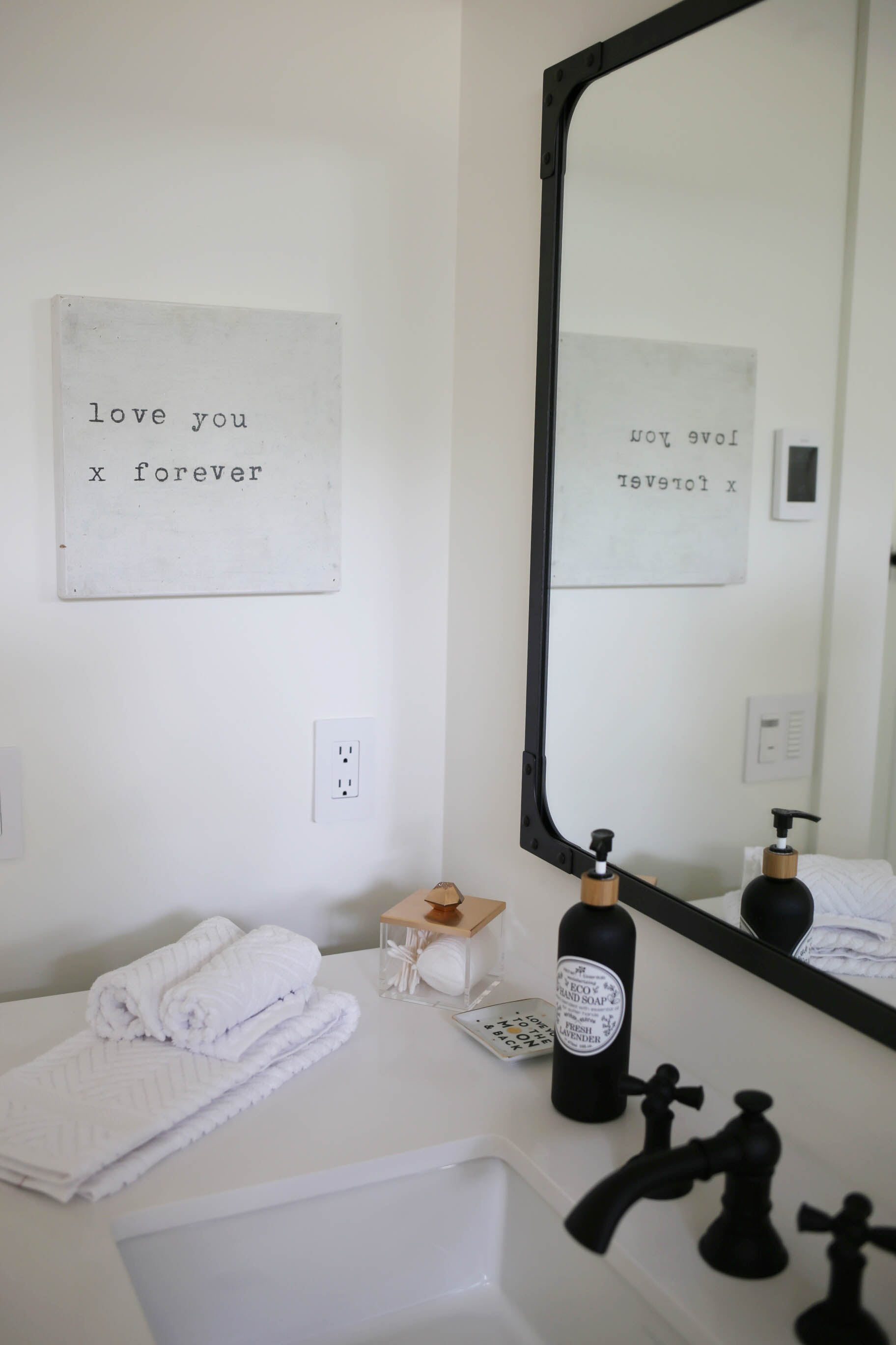 black and white farmhouse bathroom