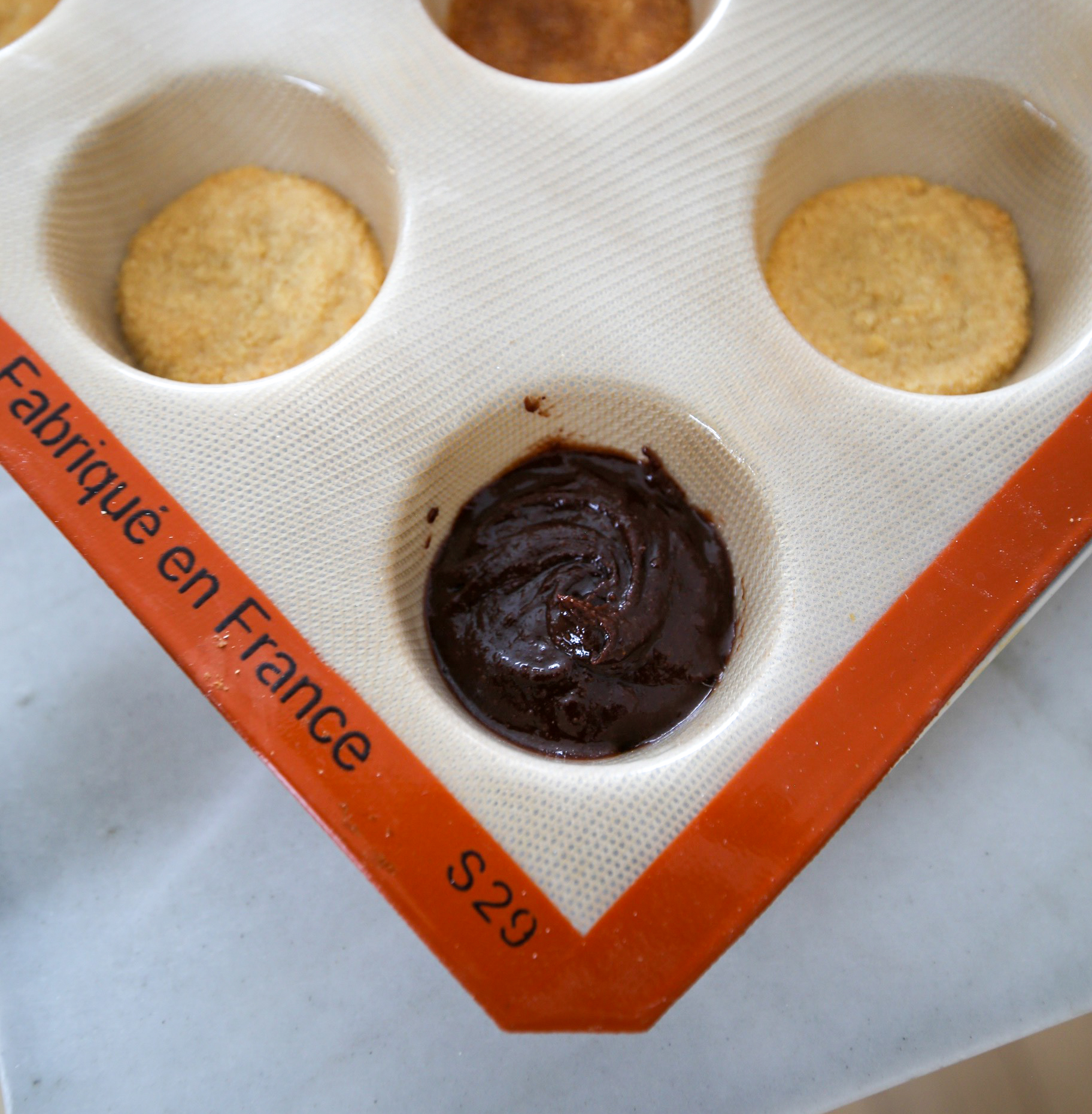 chocolate almond butter cookie cups