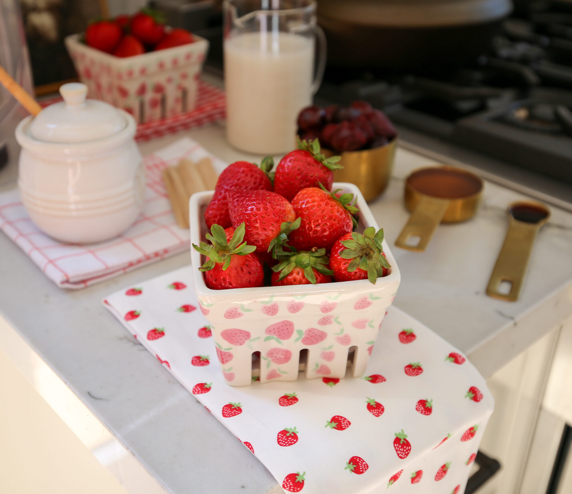 healthy strawberry popsicles