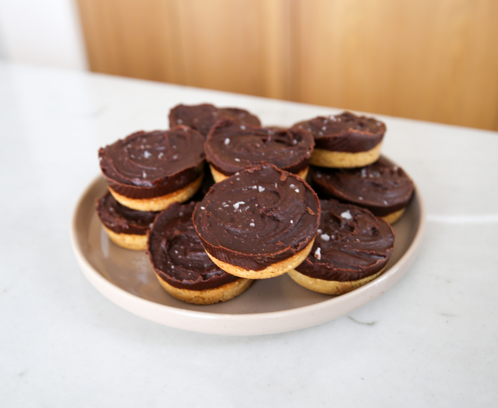 chocolate almond butter cookie cups