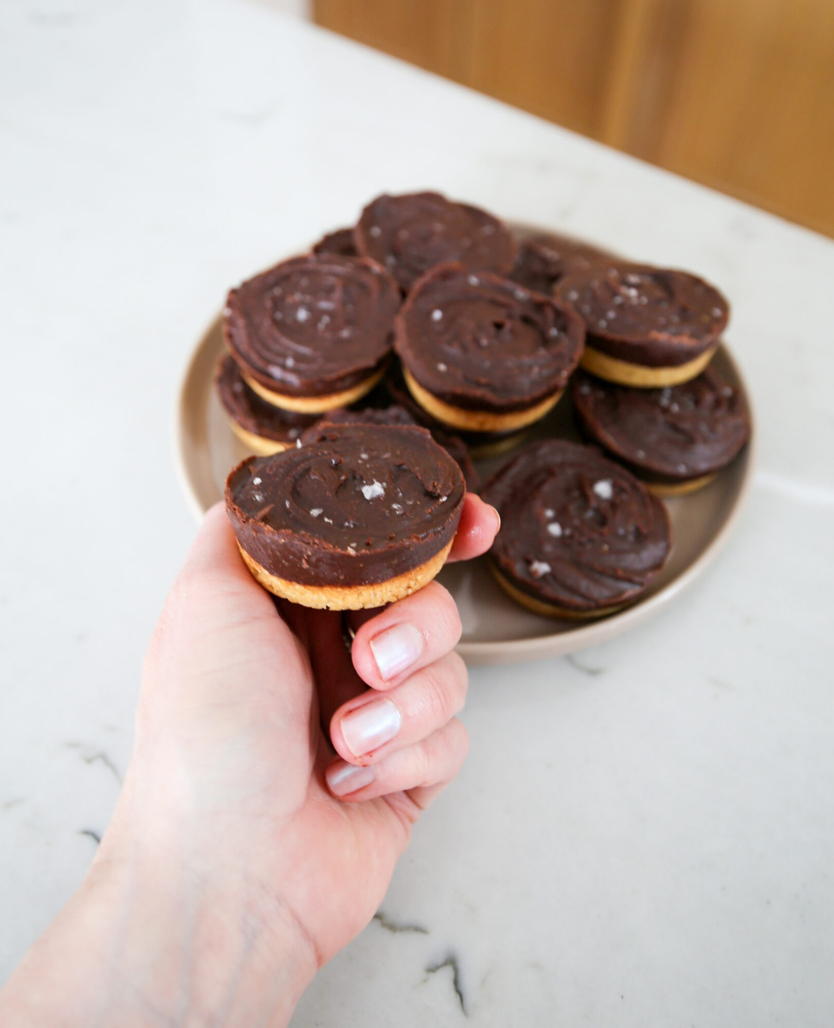 chocolate almond butter cookie cups