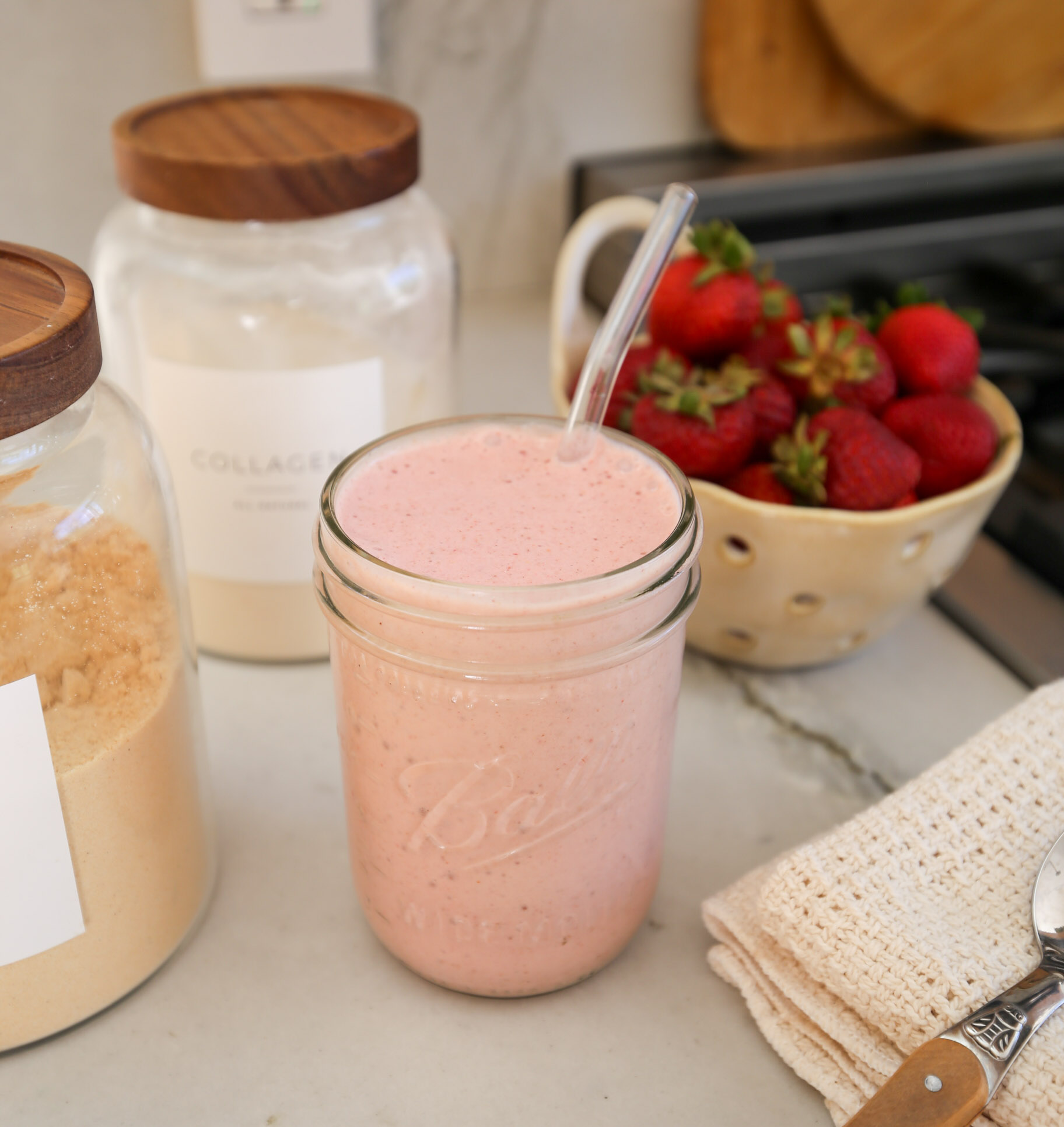 strawberry collagen protein smoothie