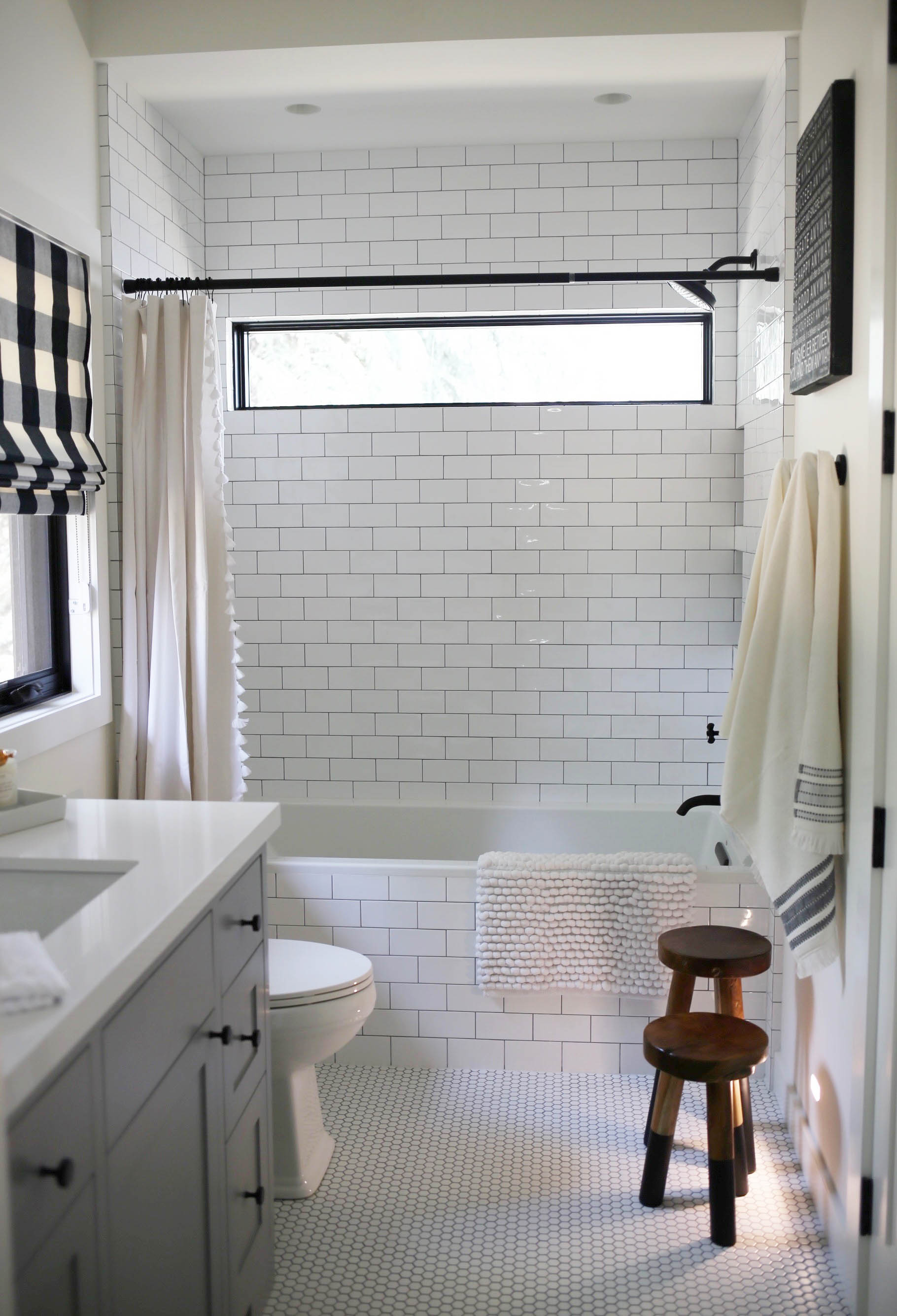 black and white farmhouse bathroom