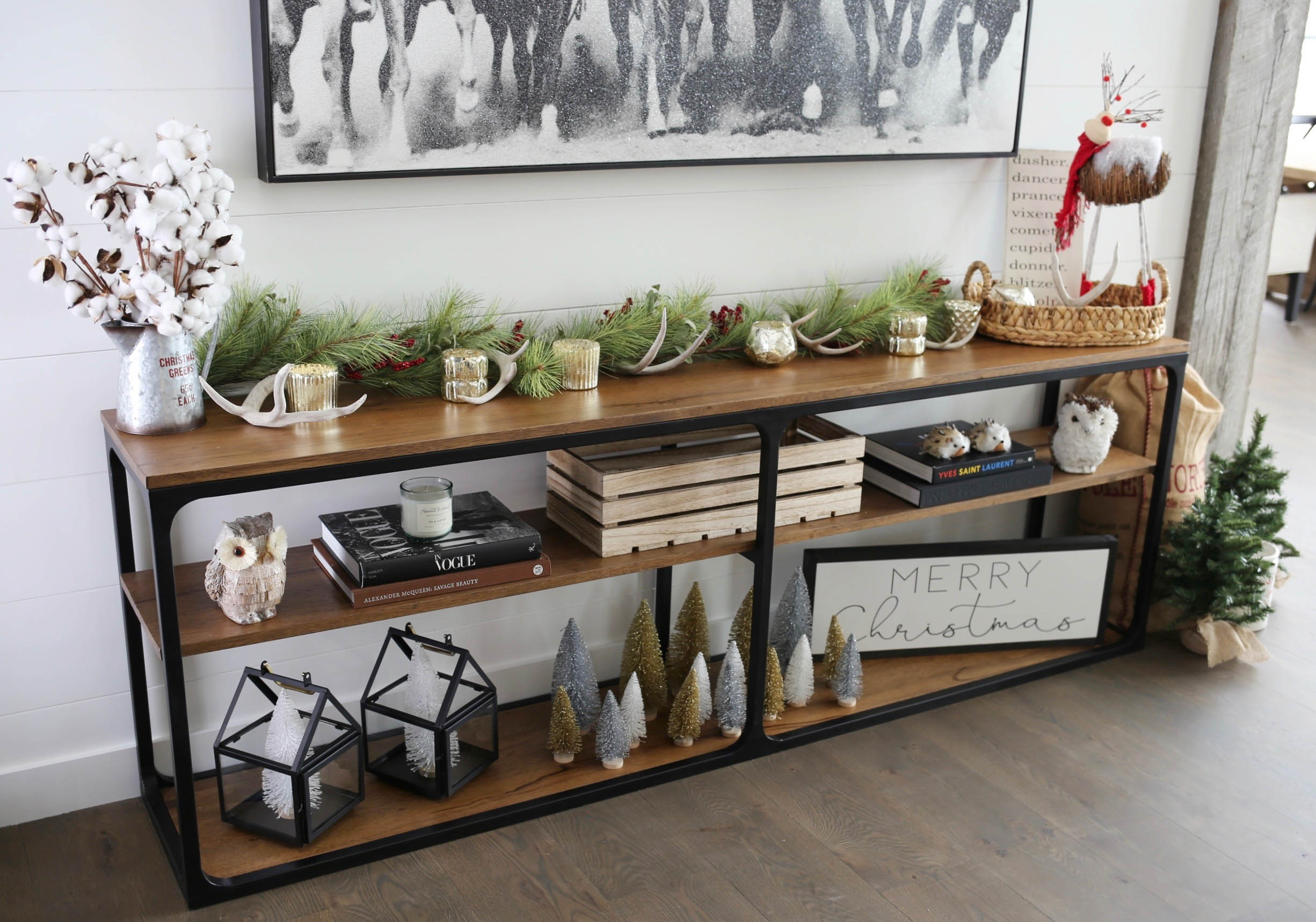 farmhouse christmas entryway