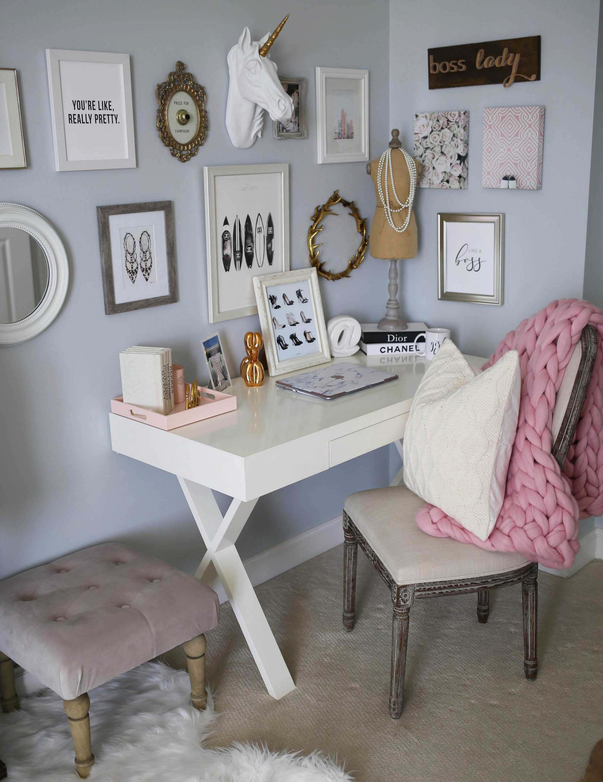 desk decor office space