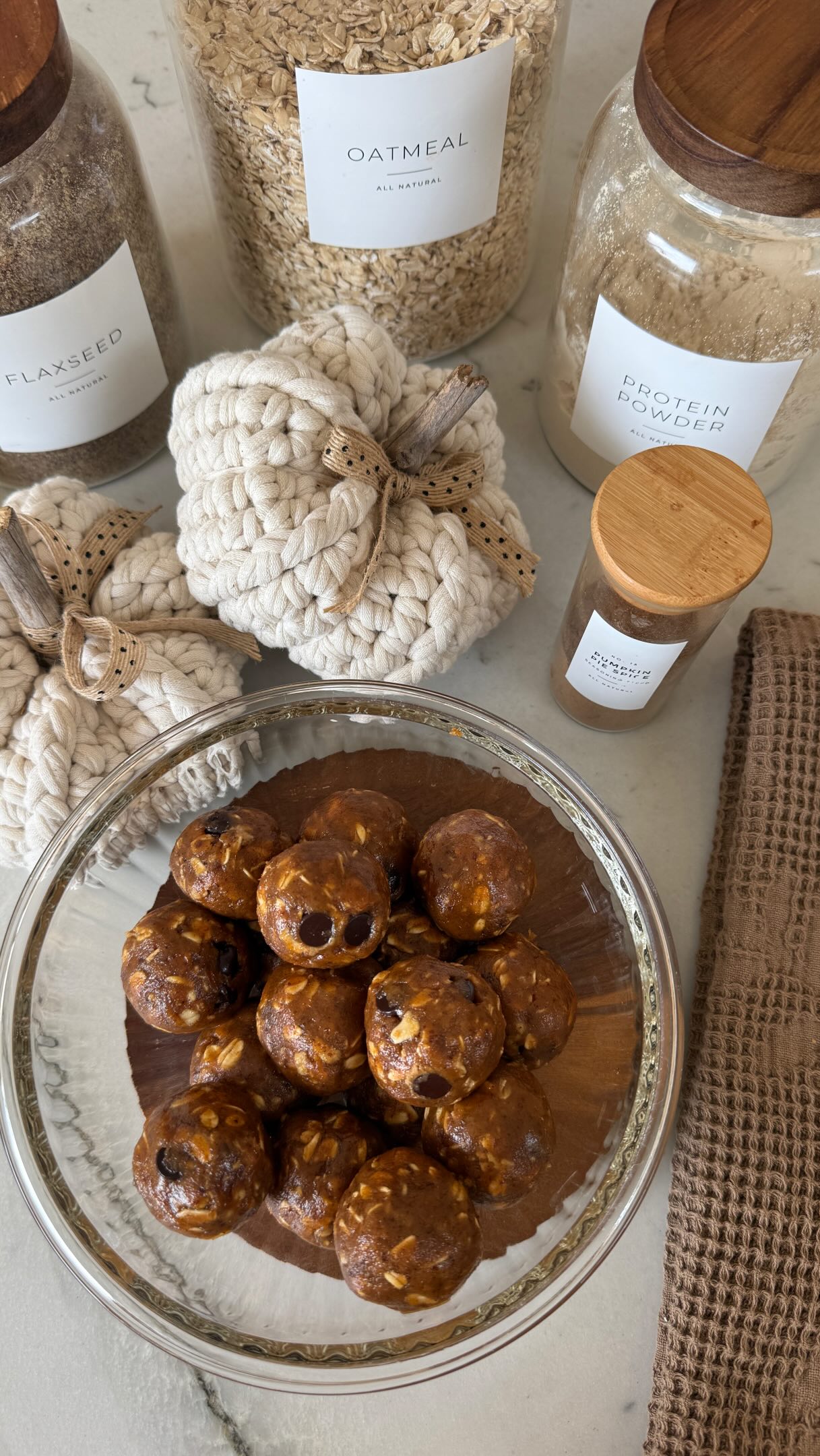 Comment RECIPE and I’ll send you the full details🎃 Pumpkin pie season just got a protein upgrade — and these are hormone-supporting as well!👏🏻 No-bake Pumpkin Pie Protein Balls that taste like dessert but actually nourish you. My favorite fall snack🍂

Here’s why each ingredient earns its spot👇🏻
Pumpkin puree — rich in beta-carotene, which your body converts to vitamin A for skin, immunity, and hormone balance.
Flaxseed — one of the best plant sources of omega-3s and lignans, compounds that help your body metabolize estrogen gently.
Nut butter — healthy fats that keep you full and support steady blood sugar, no crash.
Protein powder — the obvious one, but it turns a snack into something that actually sustains you. I love a bone broth option!
Oats — fiber that feeds your gut, and a happy gut is a happy hormone system. I use a gluten and glyphosate free option.
Maple syrup — just enough sweetness, unrefined and mineral-rich compared to white sugar.
Pumpkin pie spice — cinnamon, nutmeg, ginger. Anti-inflammatory and blood-sugar friendly.

Mix, roll, chill fifteen minutes. Grab-and-go fall snack!!👩🏻‍🍳🍂🤎

#pumpkinspice #pumpkinseason #fallrecipes