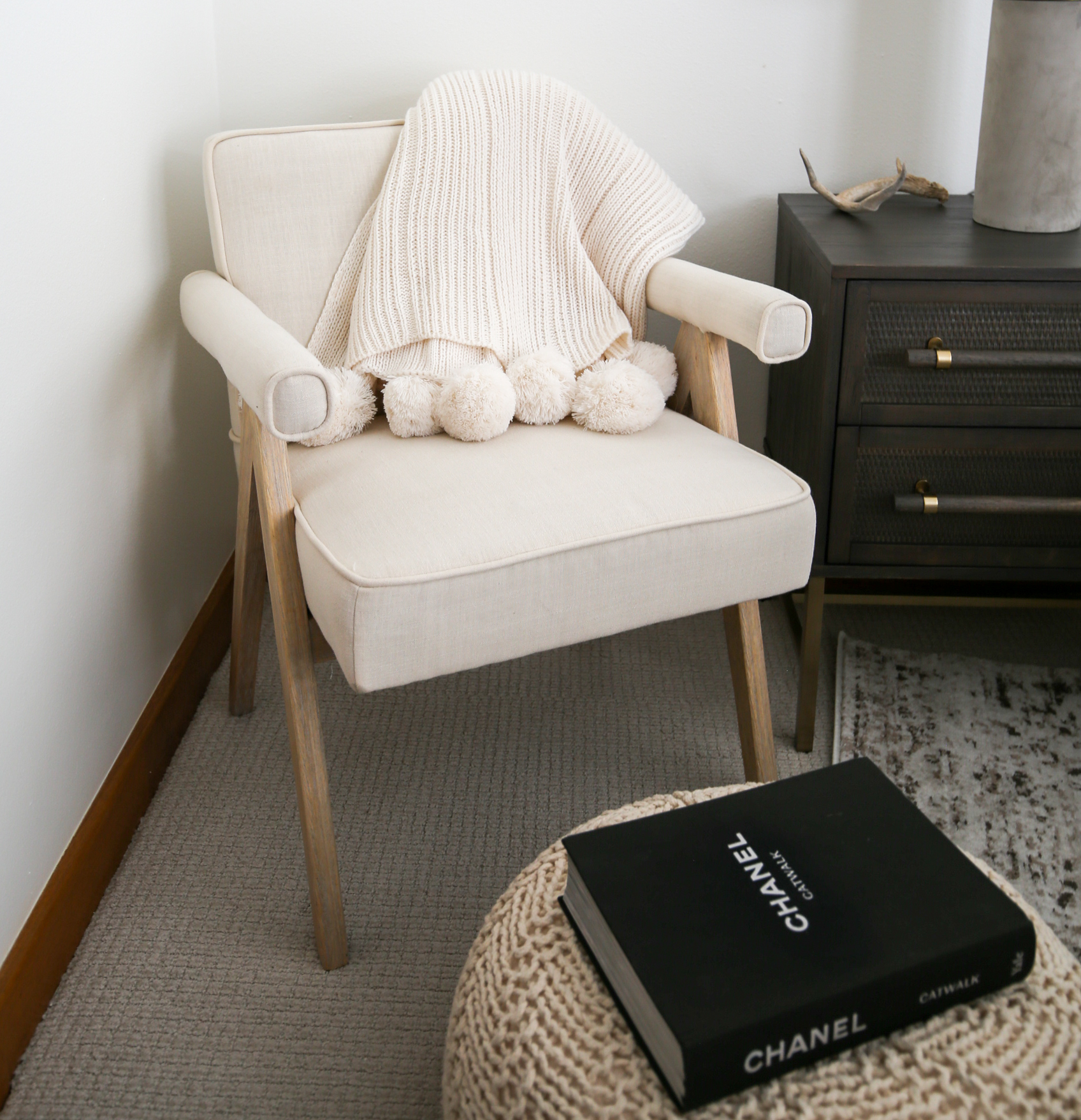 bedroom accent furniture