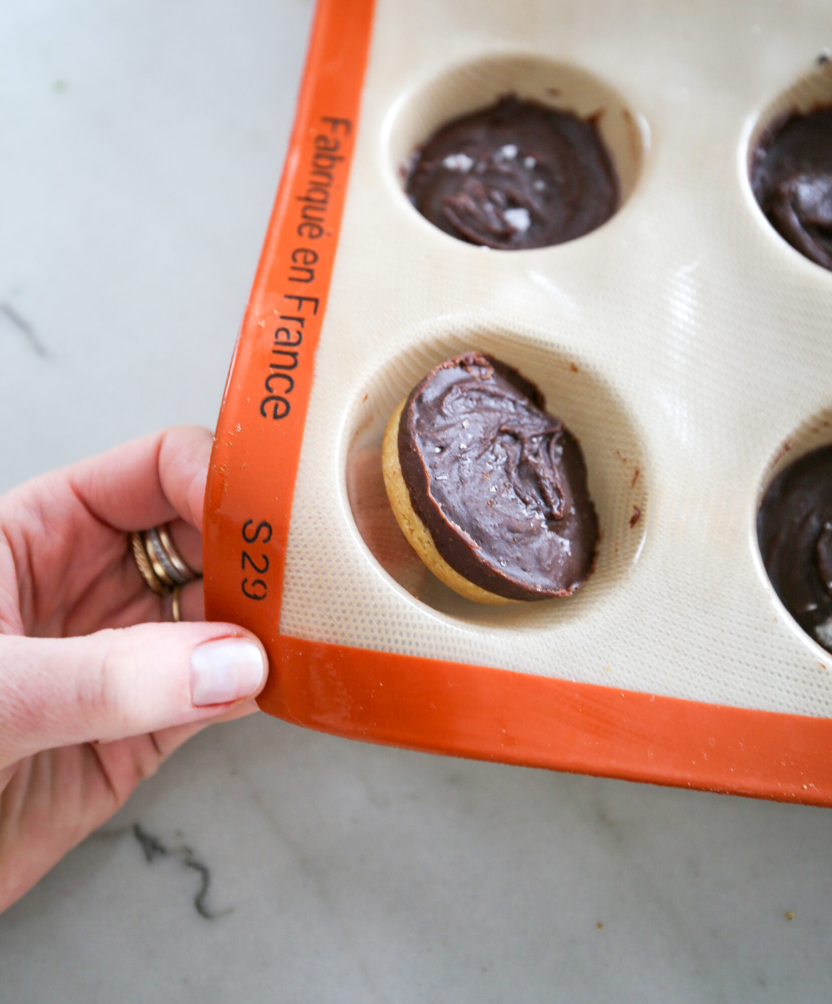 chocolate almond butter cookie cups