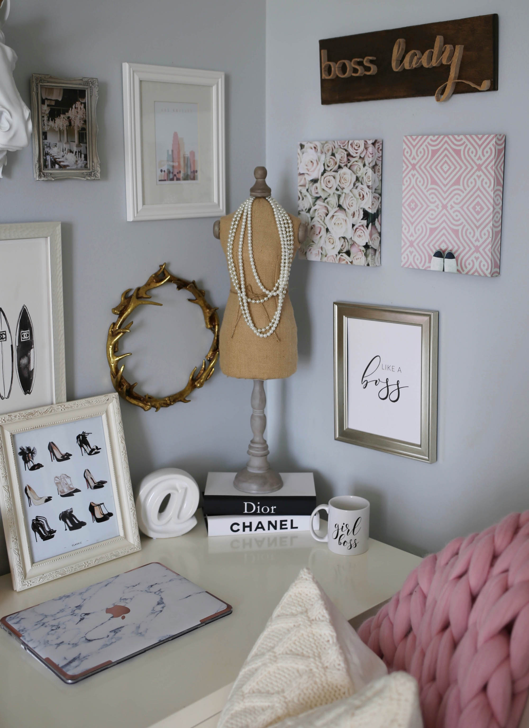 desk decor office space
