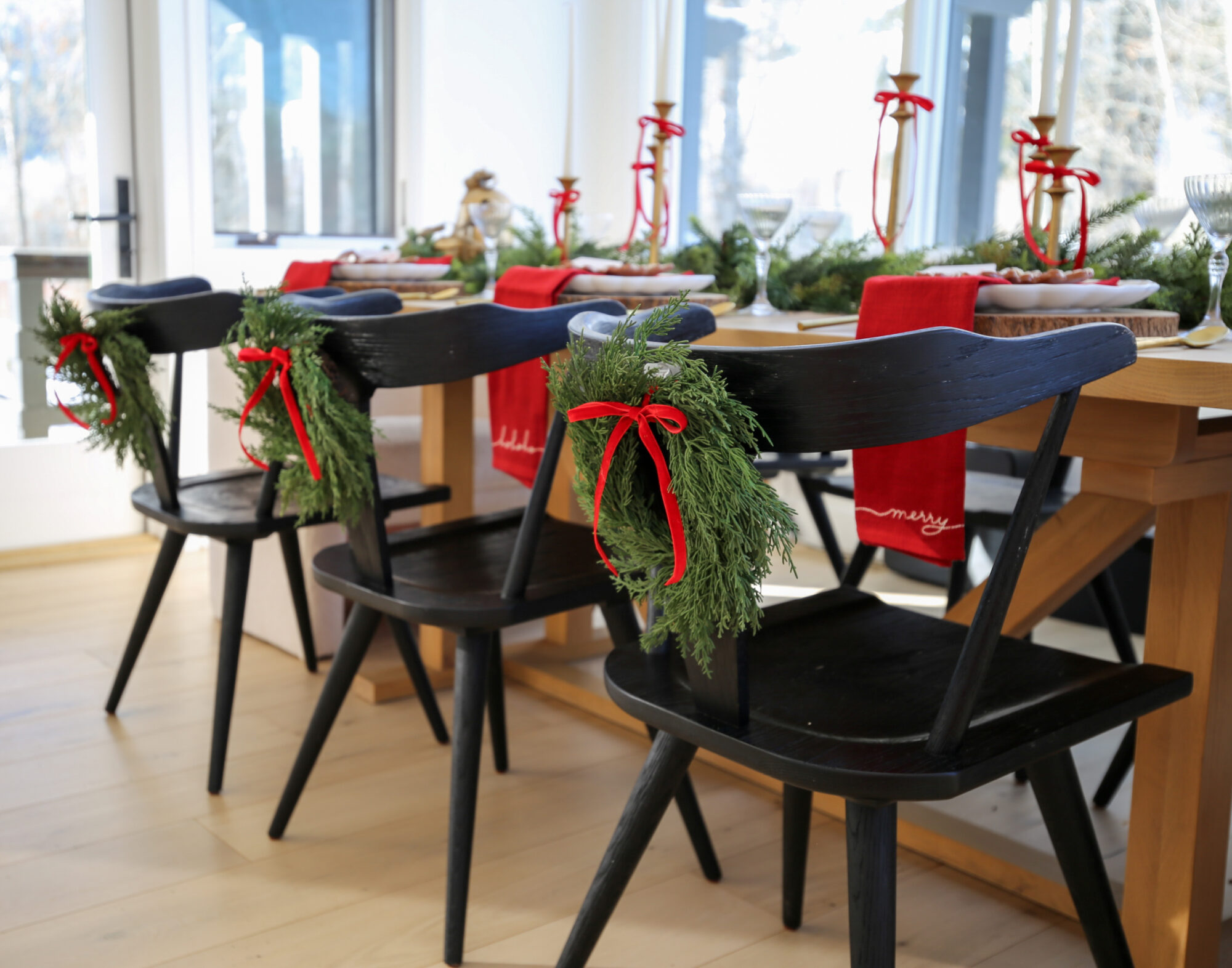 classic christmas tablescape