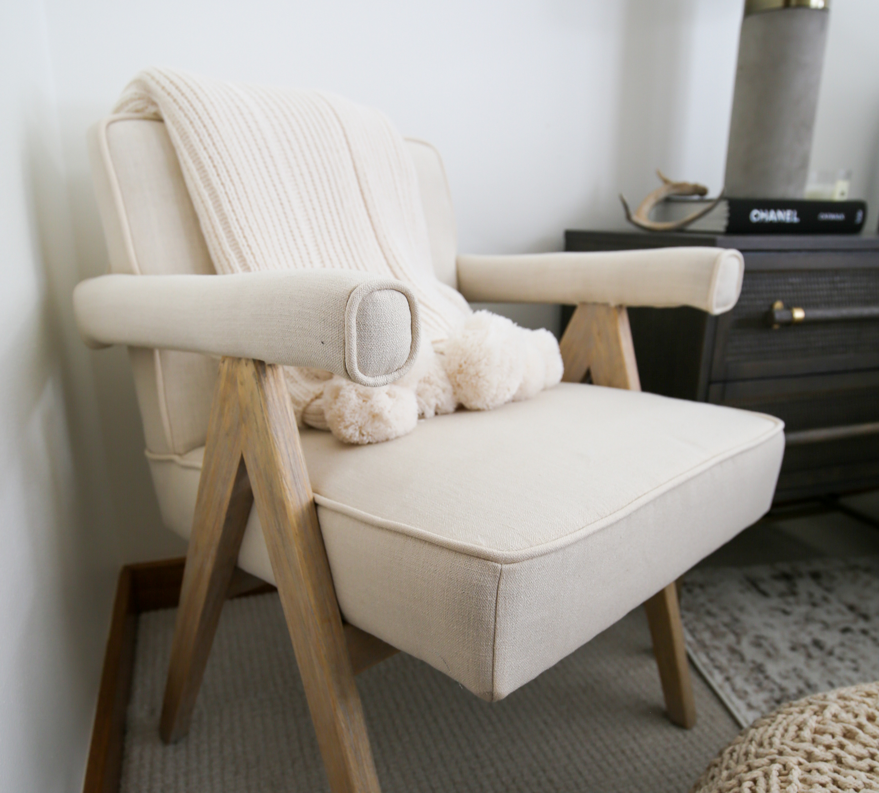 bedroom accent furniture