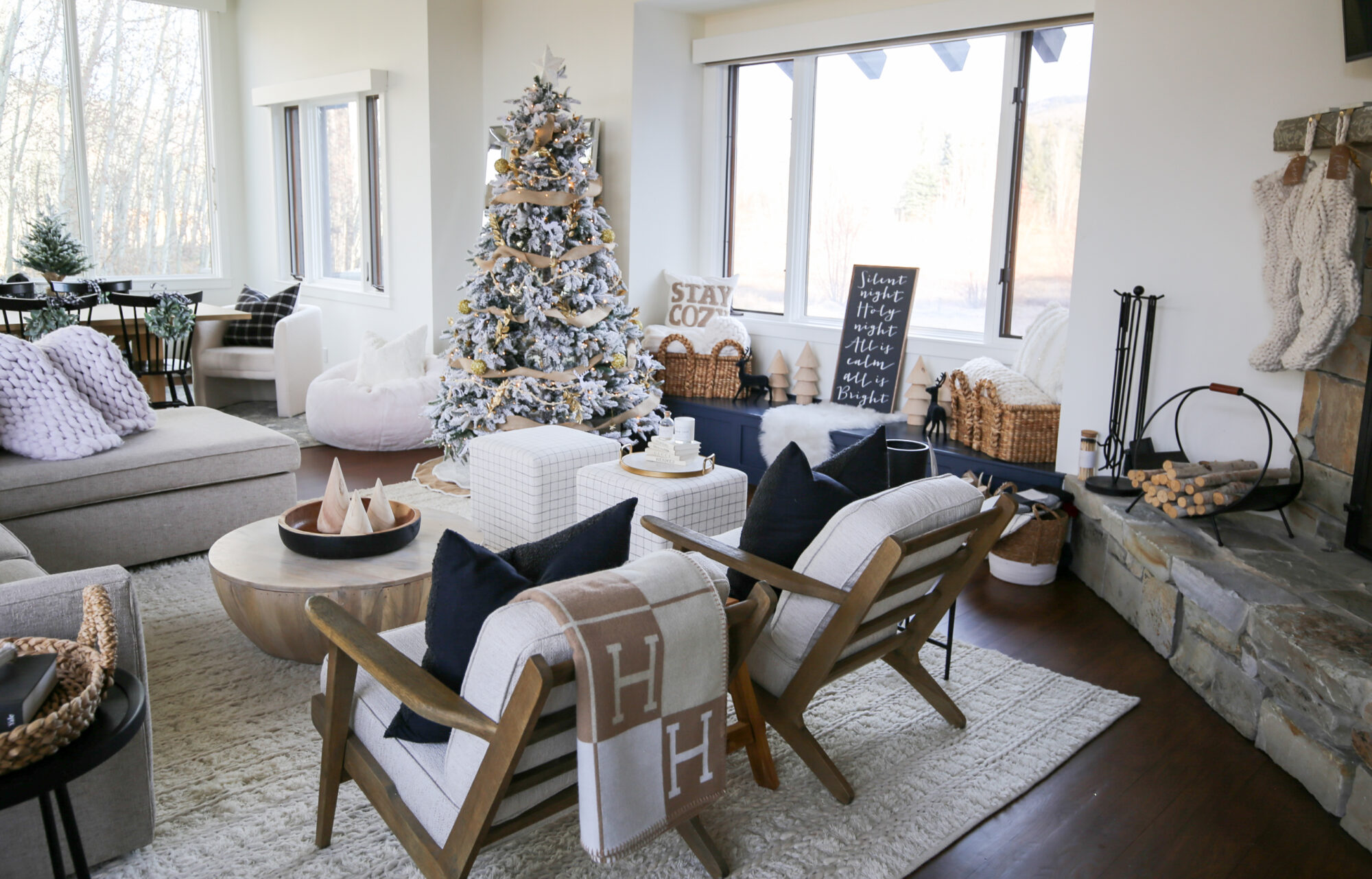 how to style a flocked christmas tree