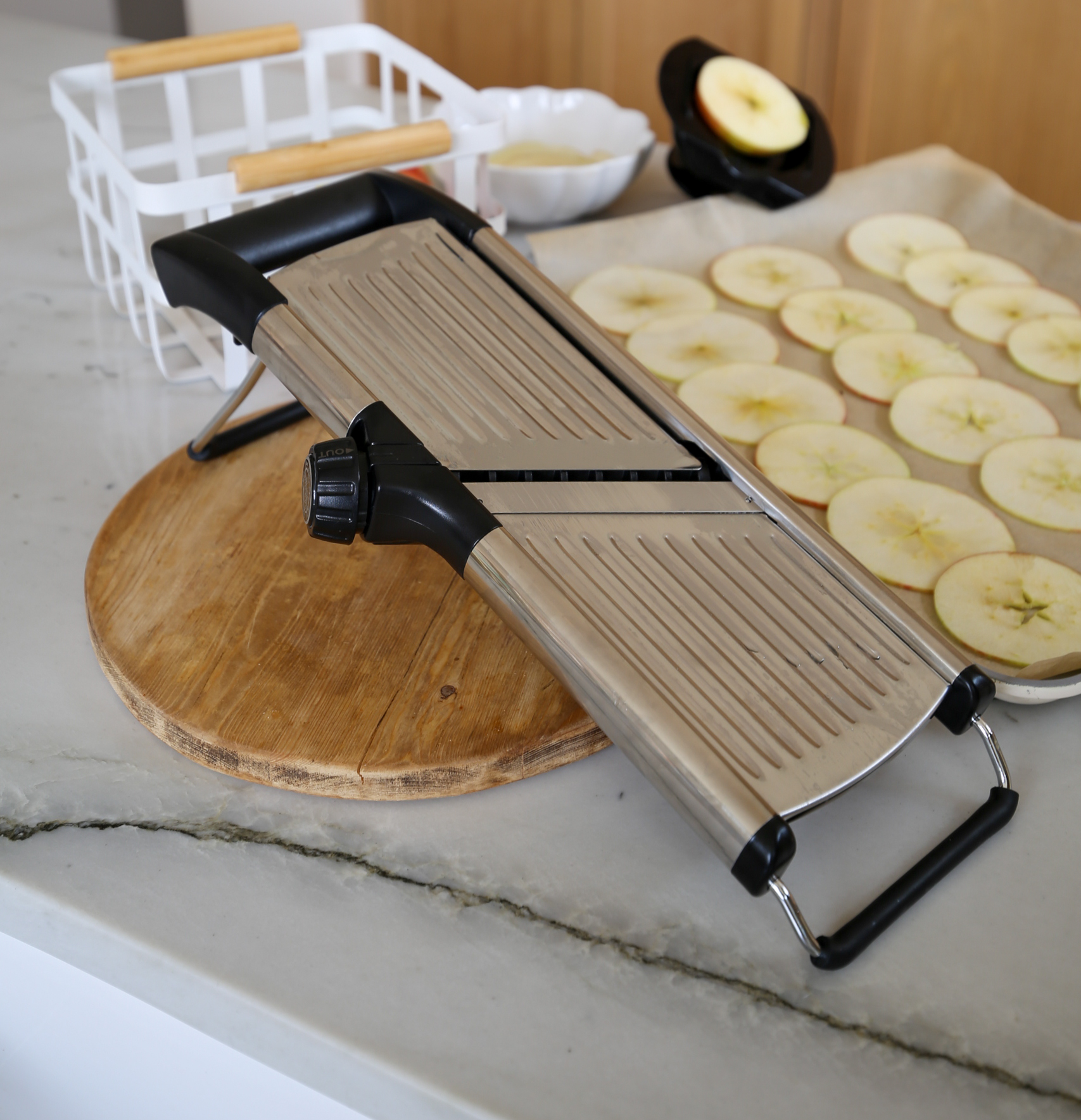 baked apple chips