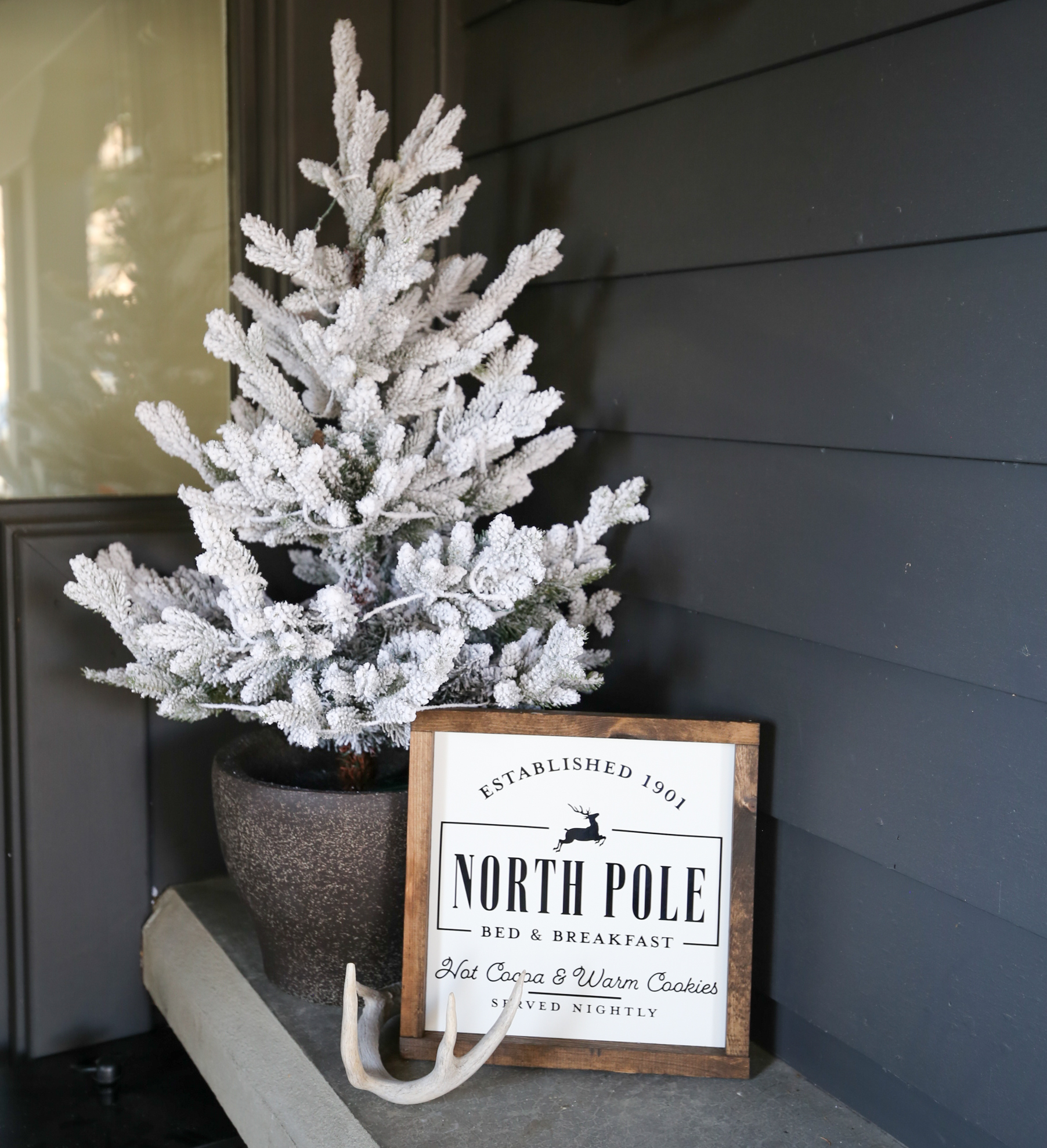 holiday front door decor