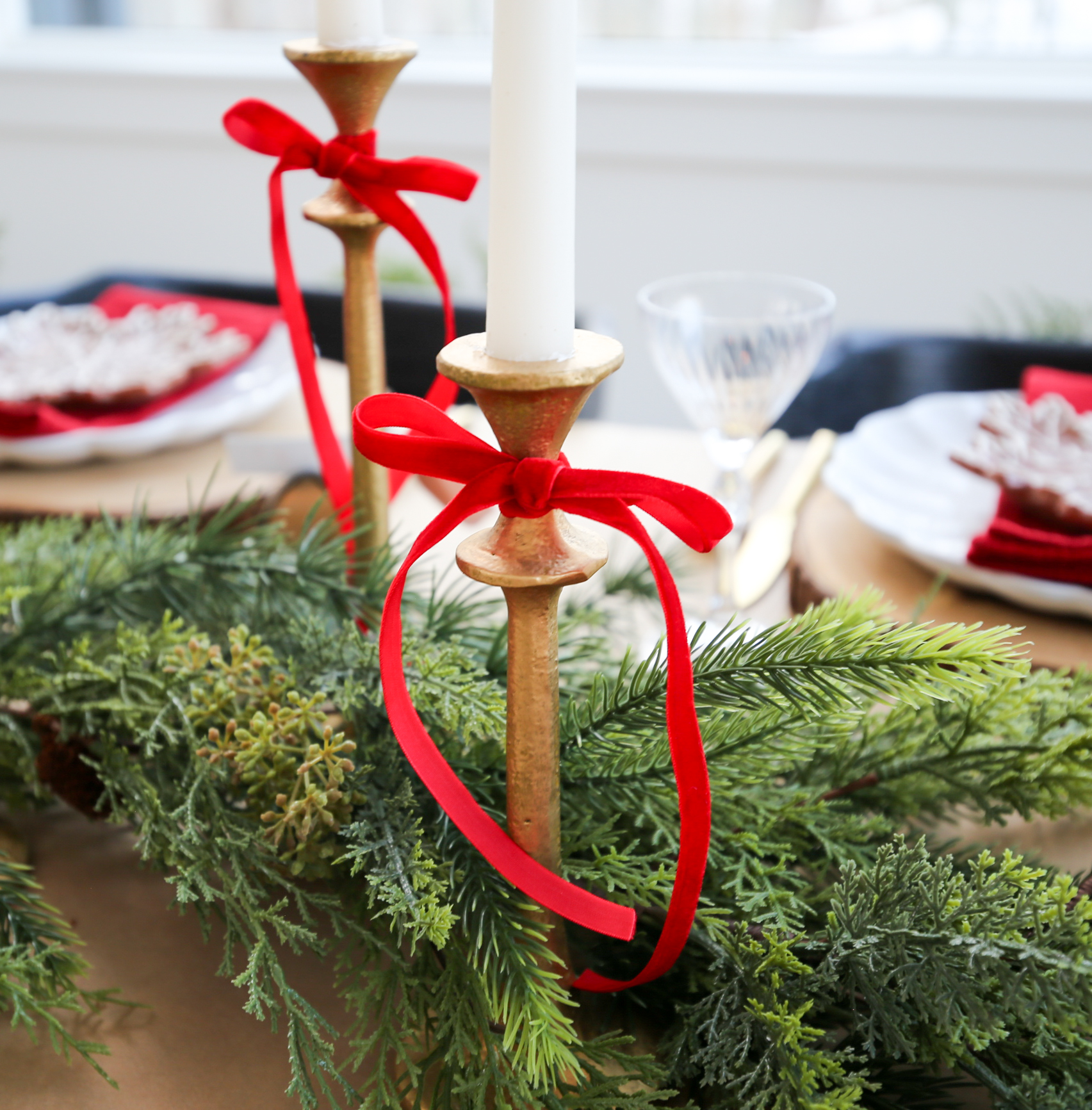 classic christmas tablescape