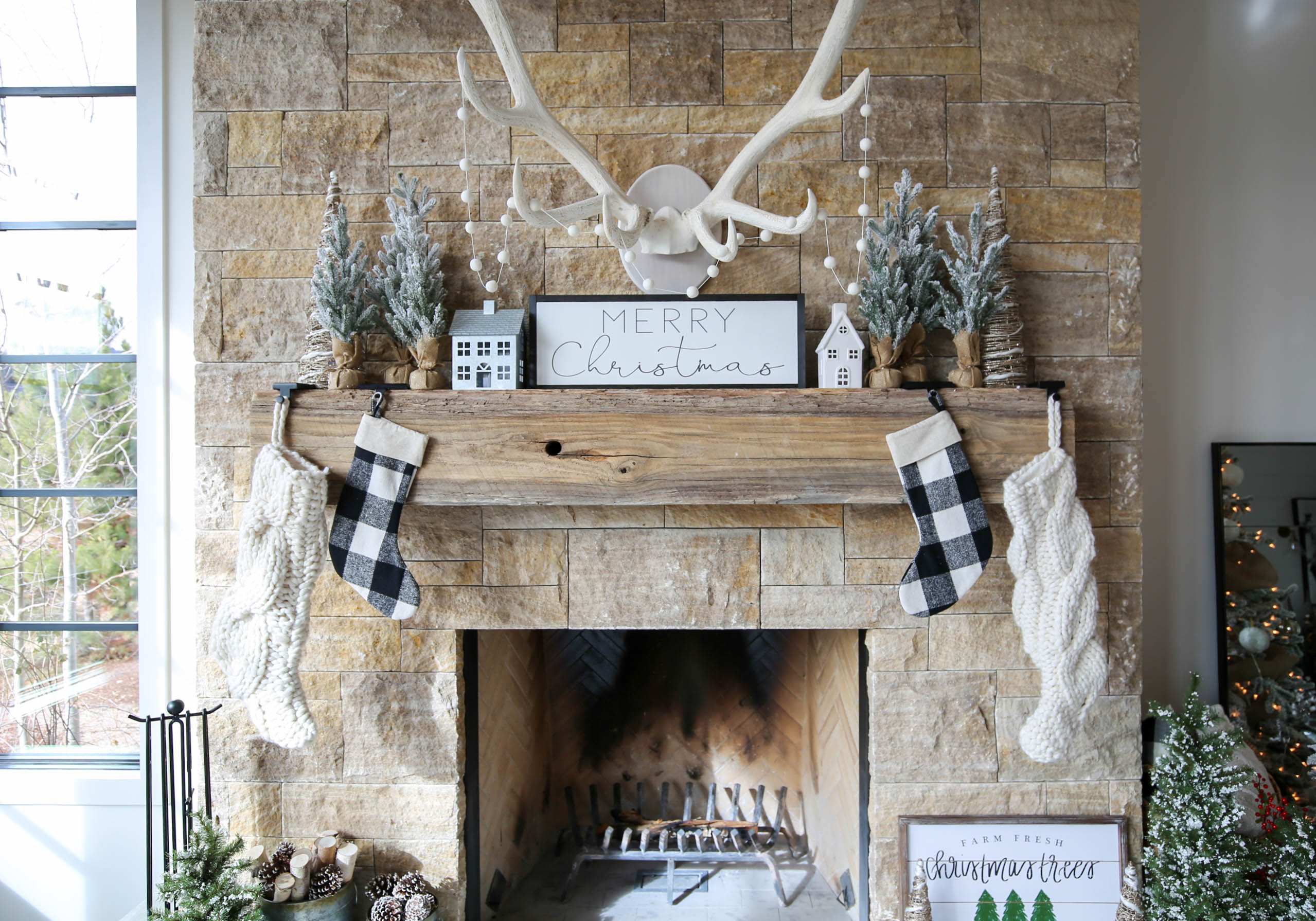 Farmhouse Christmas Tree & Mantel