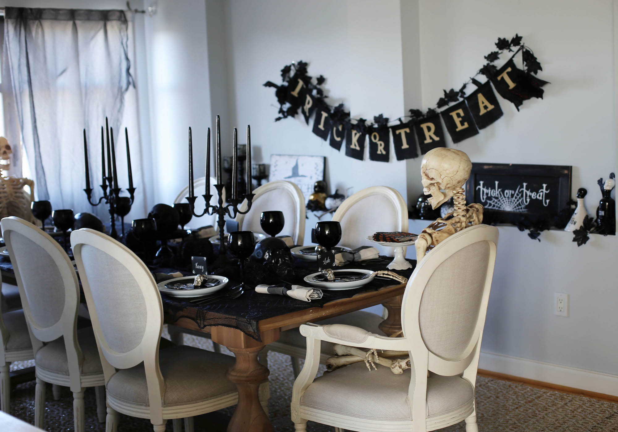 halloween tablescape 