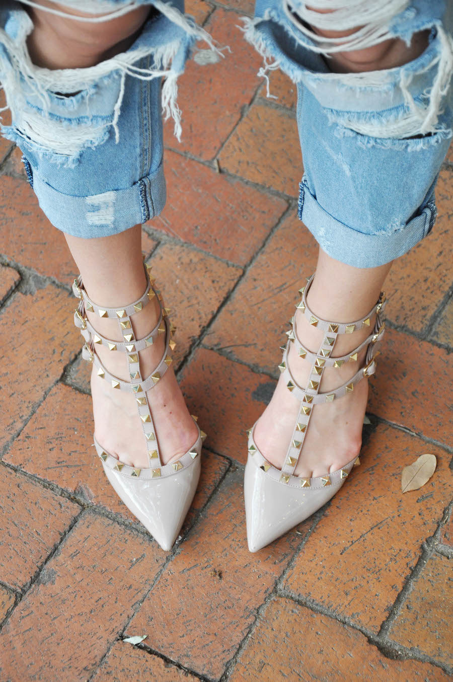 tee distressed denim