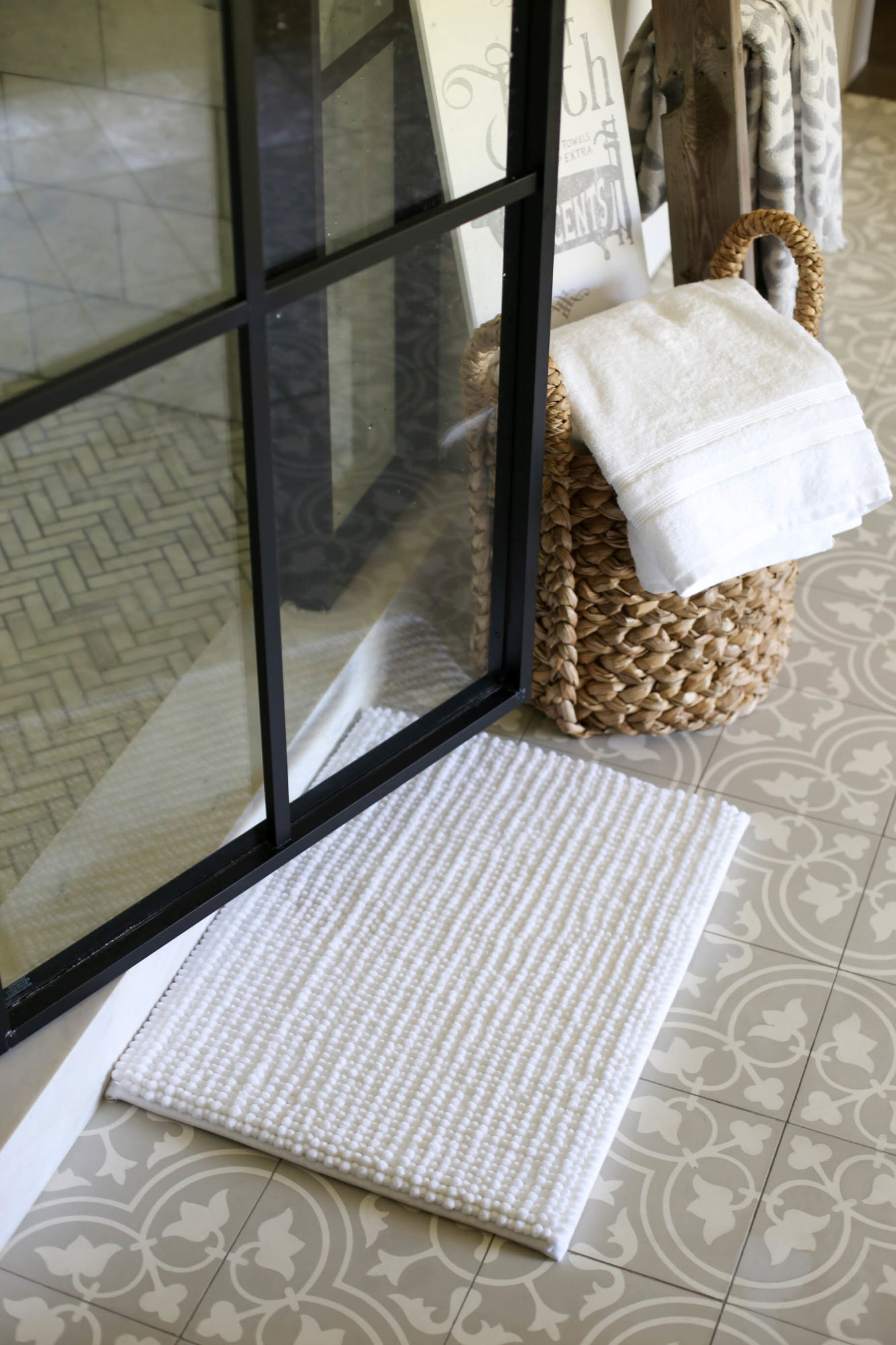 farmhouse bathroom