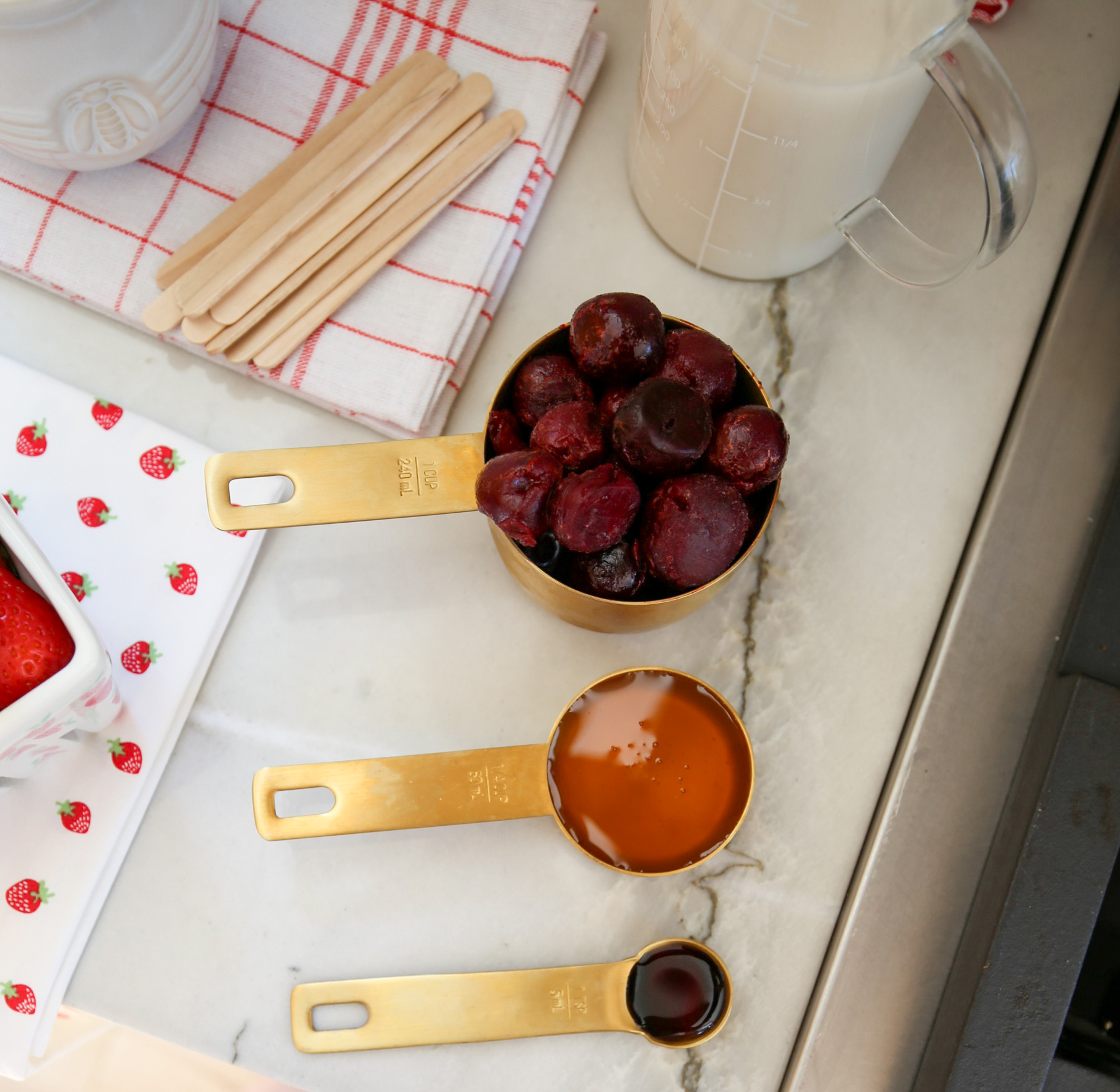 healthy strawberry popsicles