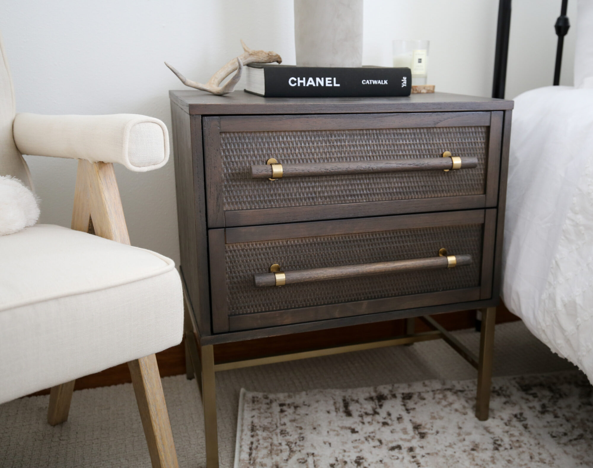 bedroom accent furniture