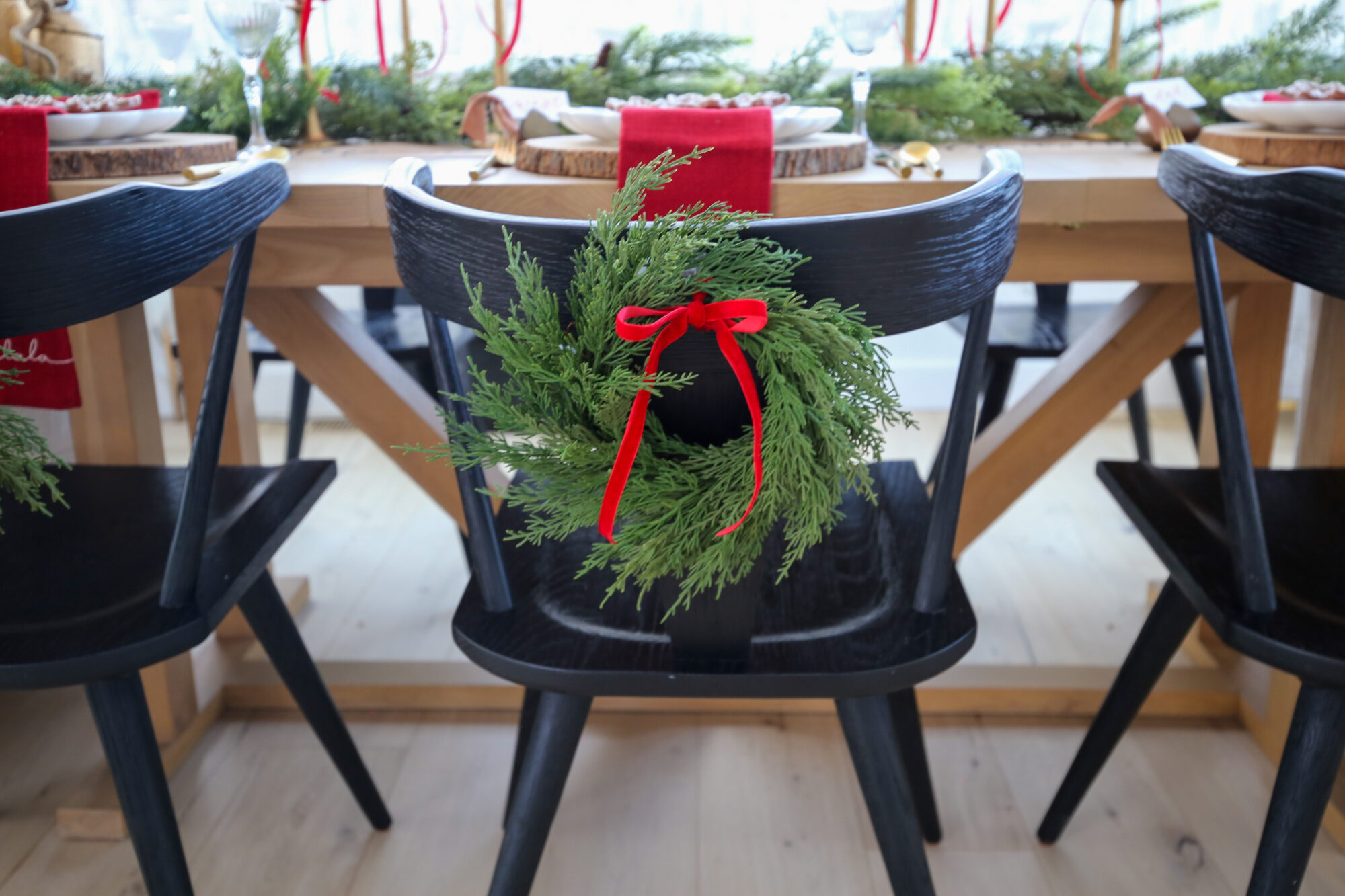 classic christmas tablescape