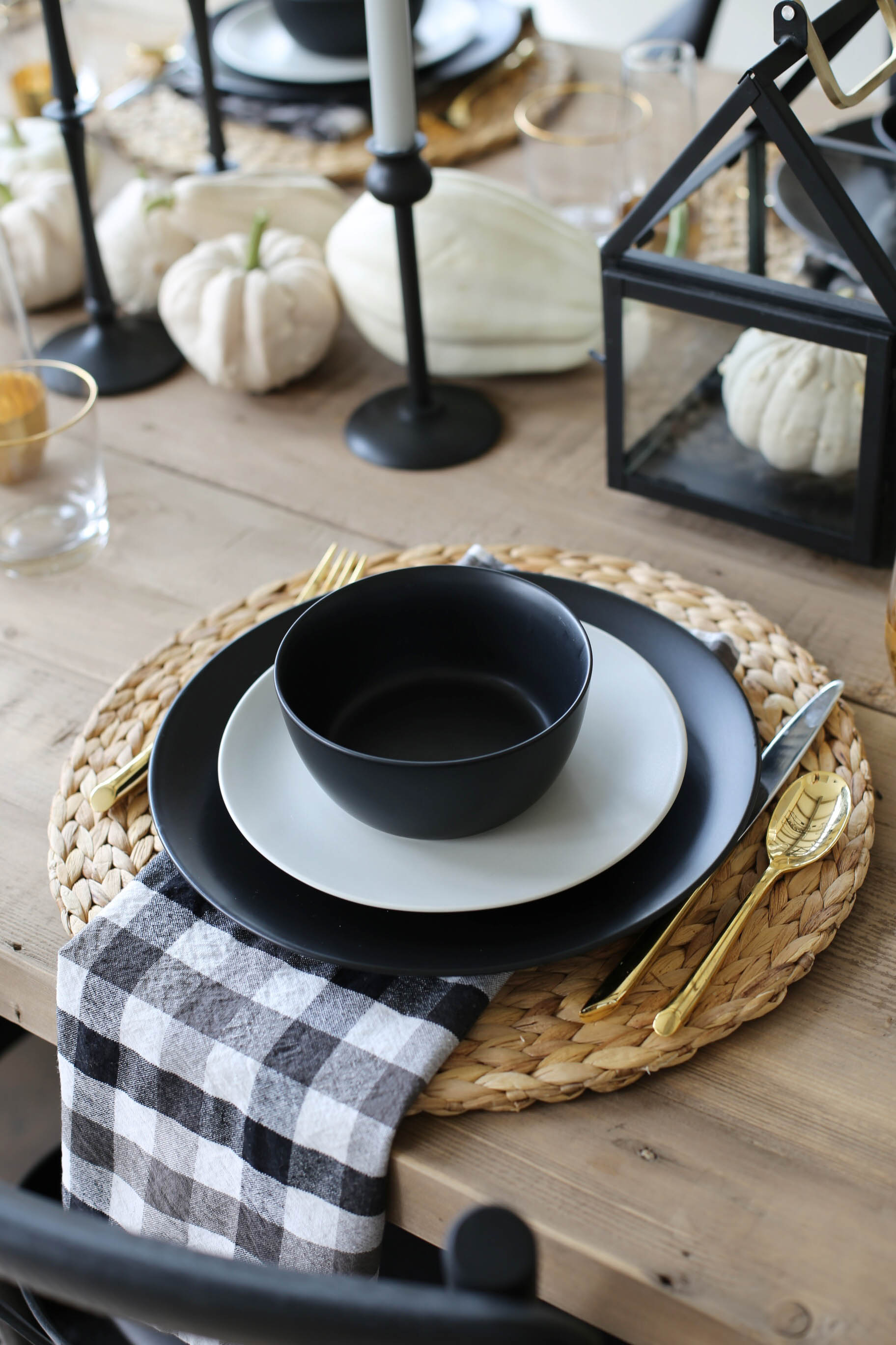 modern farmhouse tablescape