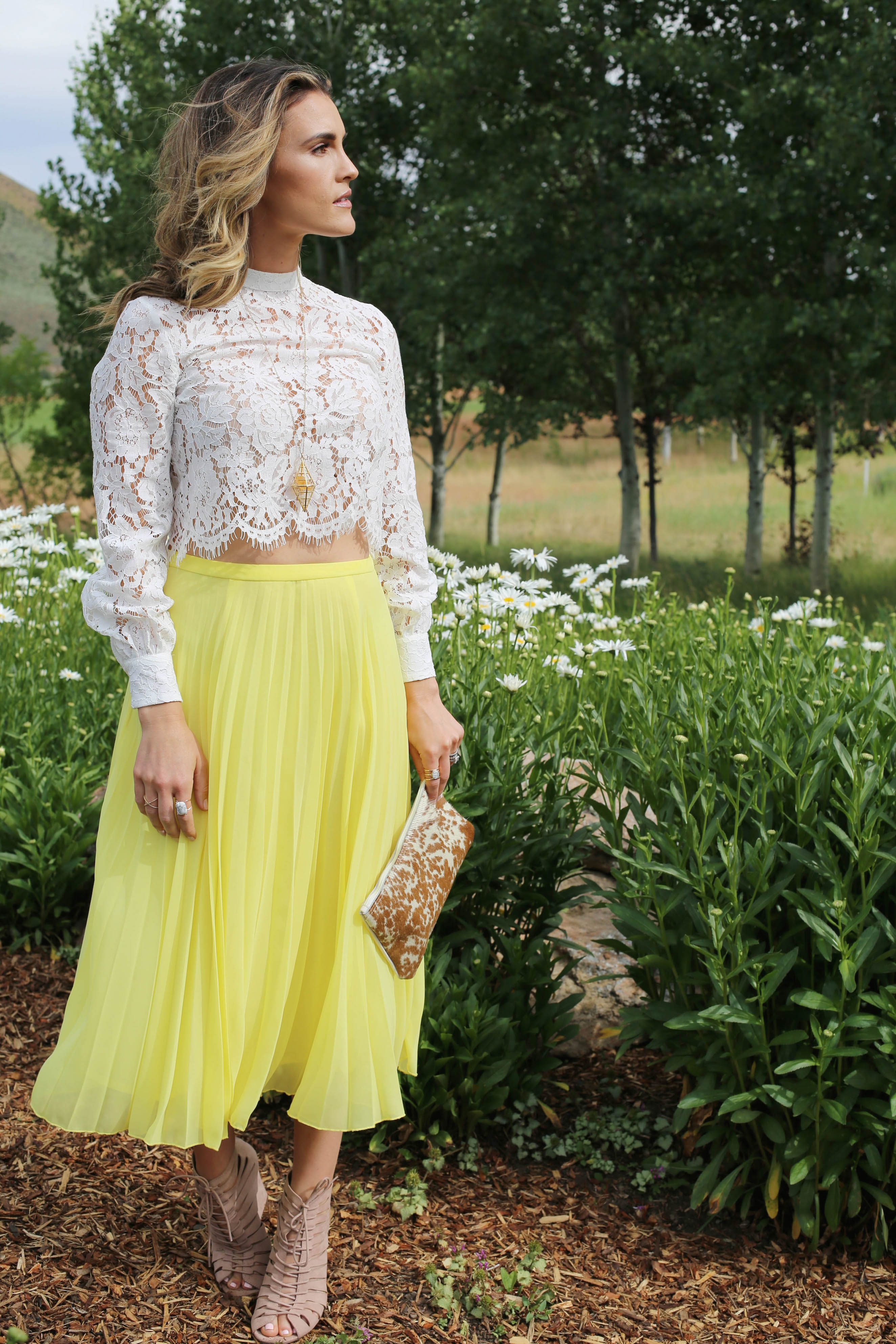 sv_daisies_yellow and lace styled by kasey
