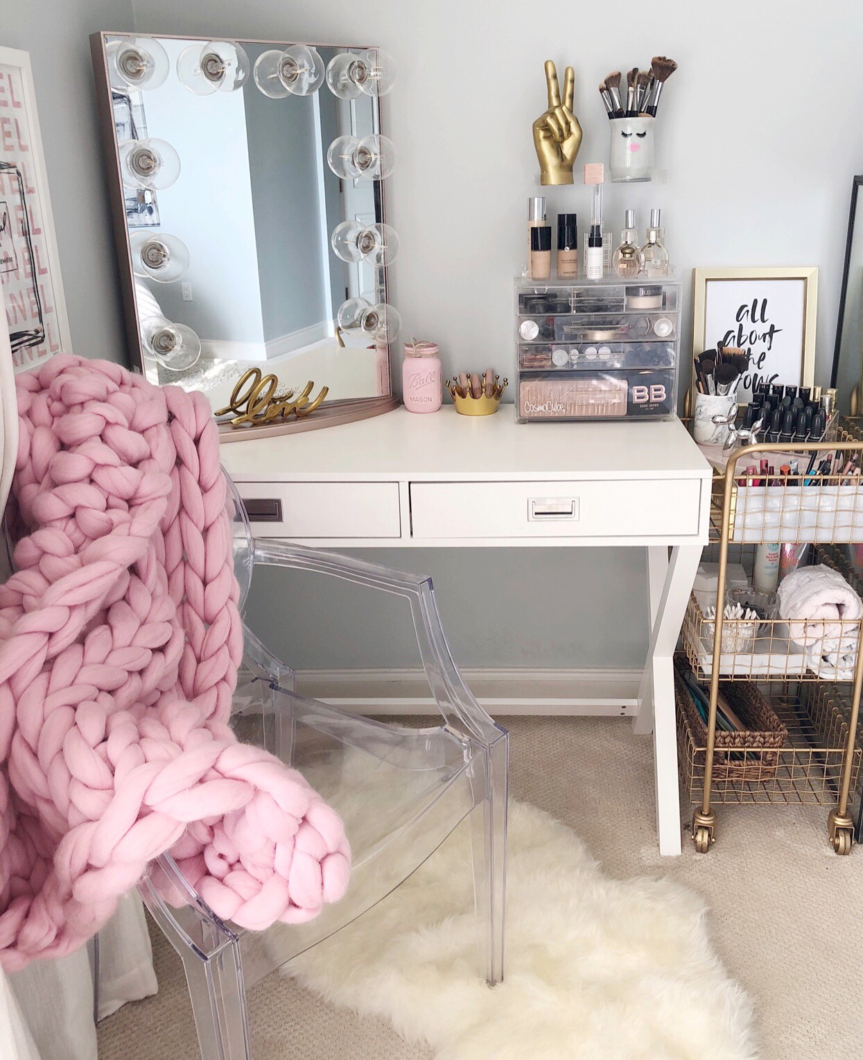 vanity table