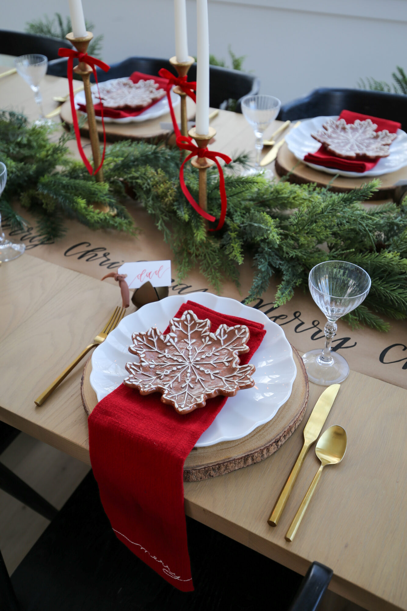 classic christmas tablescape