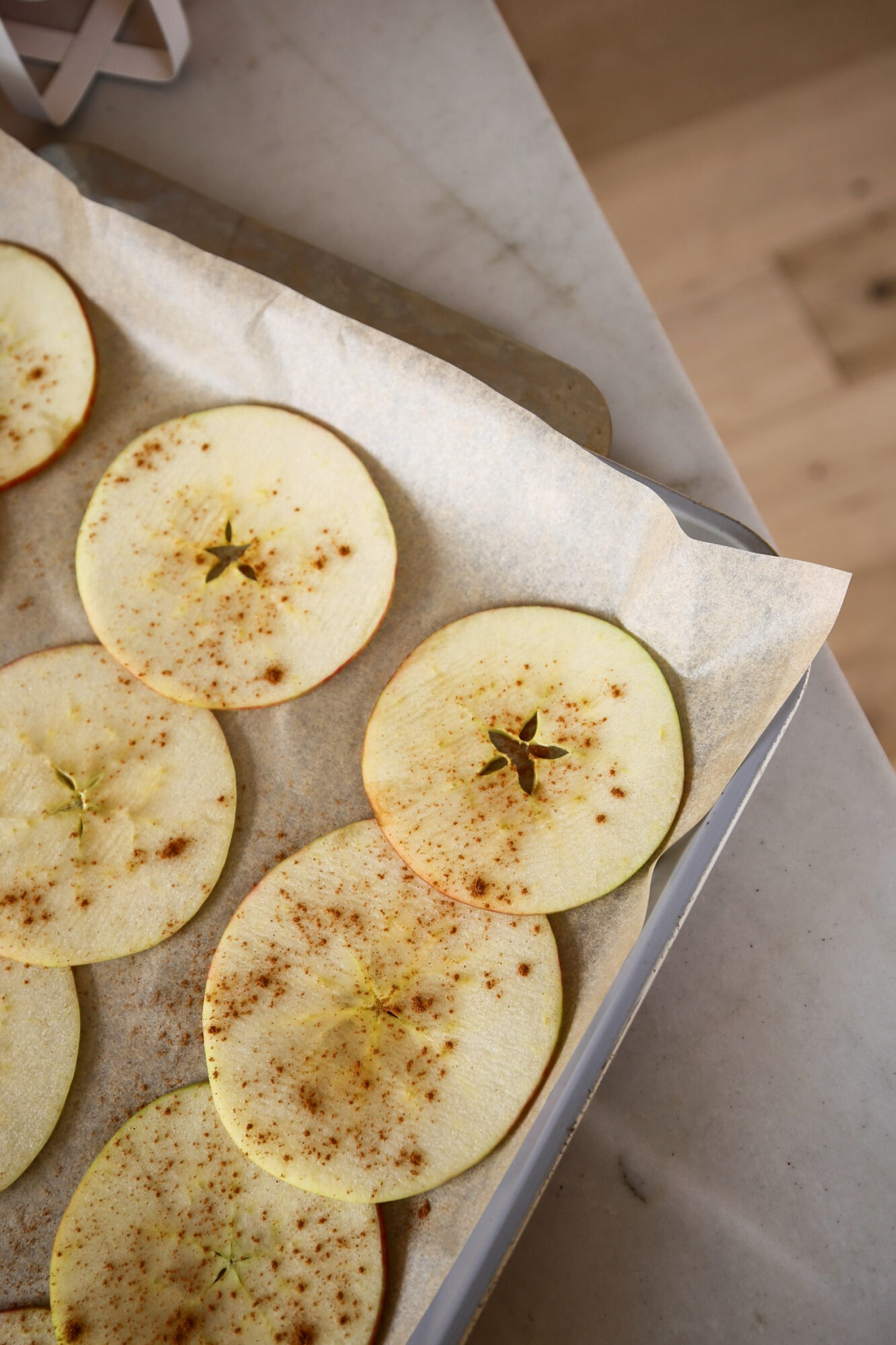 baked apple chips