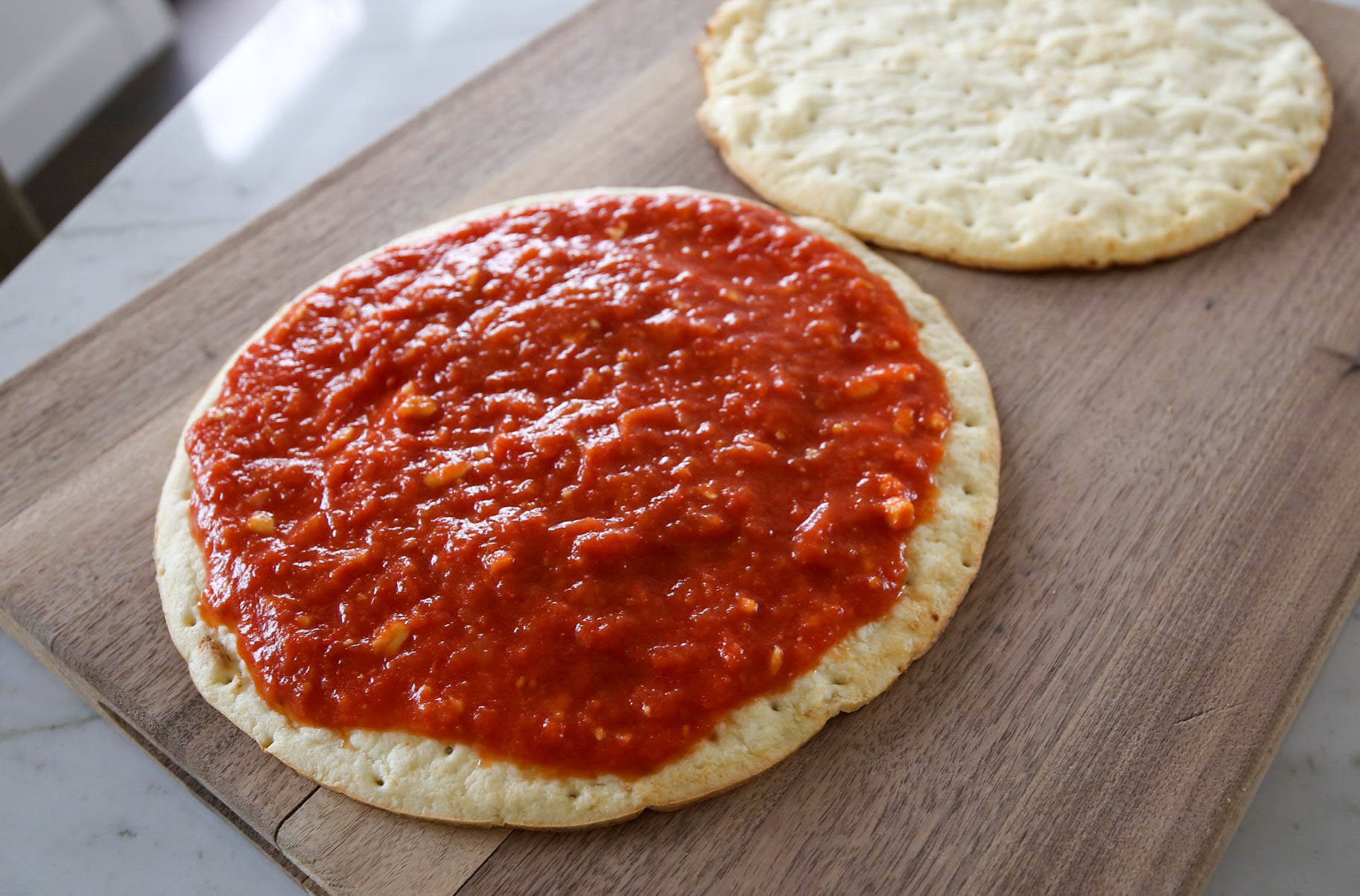 veggie cauliflower crust pizza