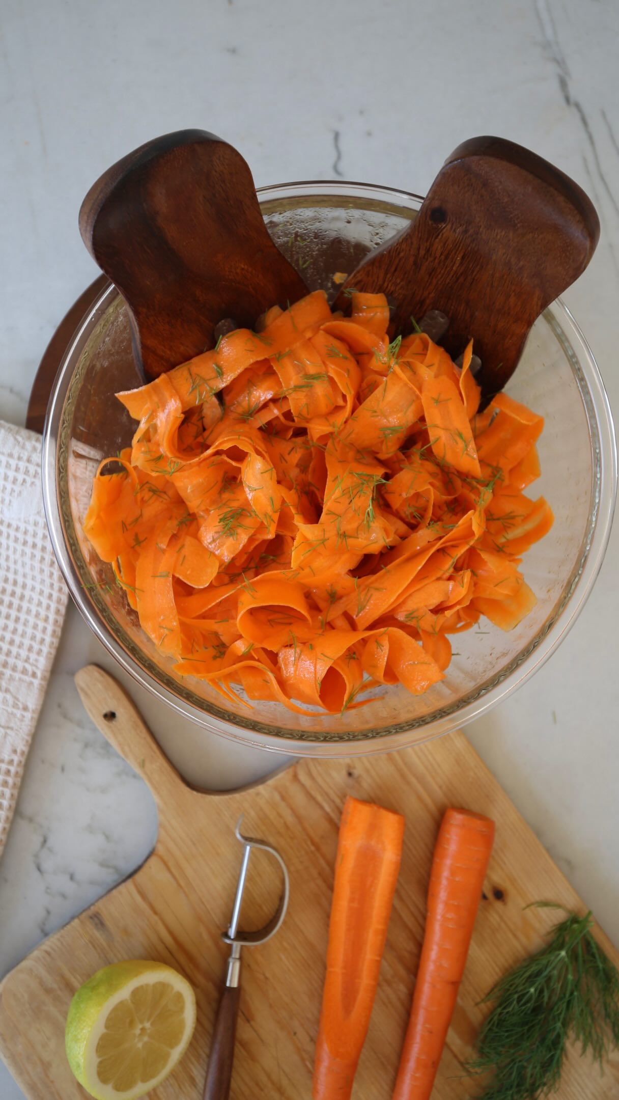 Comment “RECIPE” and I’ll send the details to your DMs🥕✨ Now that I’m 40 I’ve started to focus more on foods that support my hormones👏🏻 One grated carrot a day keeps the estrogen recycling at bay🥕 This simple raw carrot salad is my go-to daily ritual for supporting hormone balance—especially during the luteal phase when things can feel a little extra. The fiber helps bind excess estrogen in the gut so your body can actually eliminate it instead of reabsorbing it. Bloating, breast tenderness, mood swings, stubborn PMS? This crunchy little habit has been a game-changer for me🙆🏻‍♀️ 

#hormonebalance #hormonalhealth #guthealth #hormonesupport